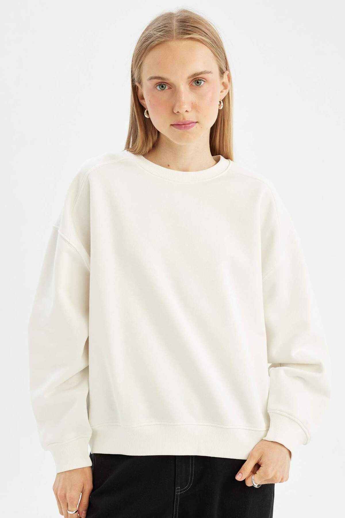 DeFacto-Coool Oversize Wide Fit Crew Neck Thick Basic Plain Sweatshirt A4177Ax23Wn 1