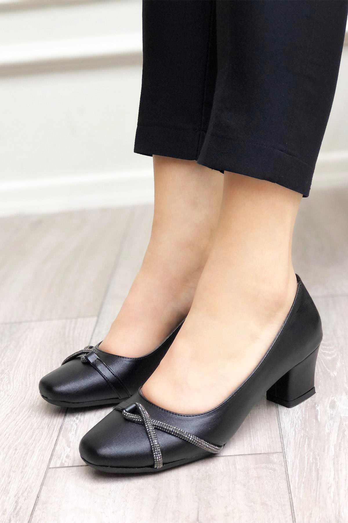 Nur Rose  Kadın Siyah Taşlı Parlak Fincan Kısa Kalın Topuklu Rahat Günlük Anatomik Casual Abiye Anne Ayakkabı - Görsel 2