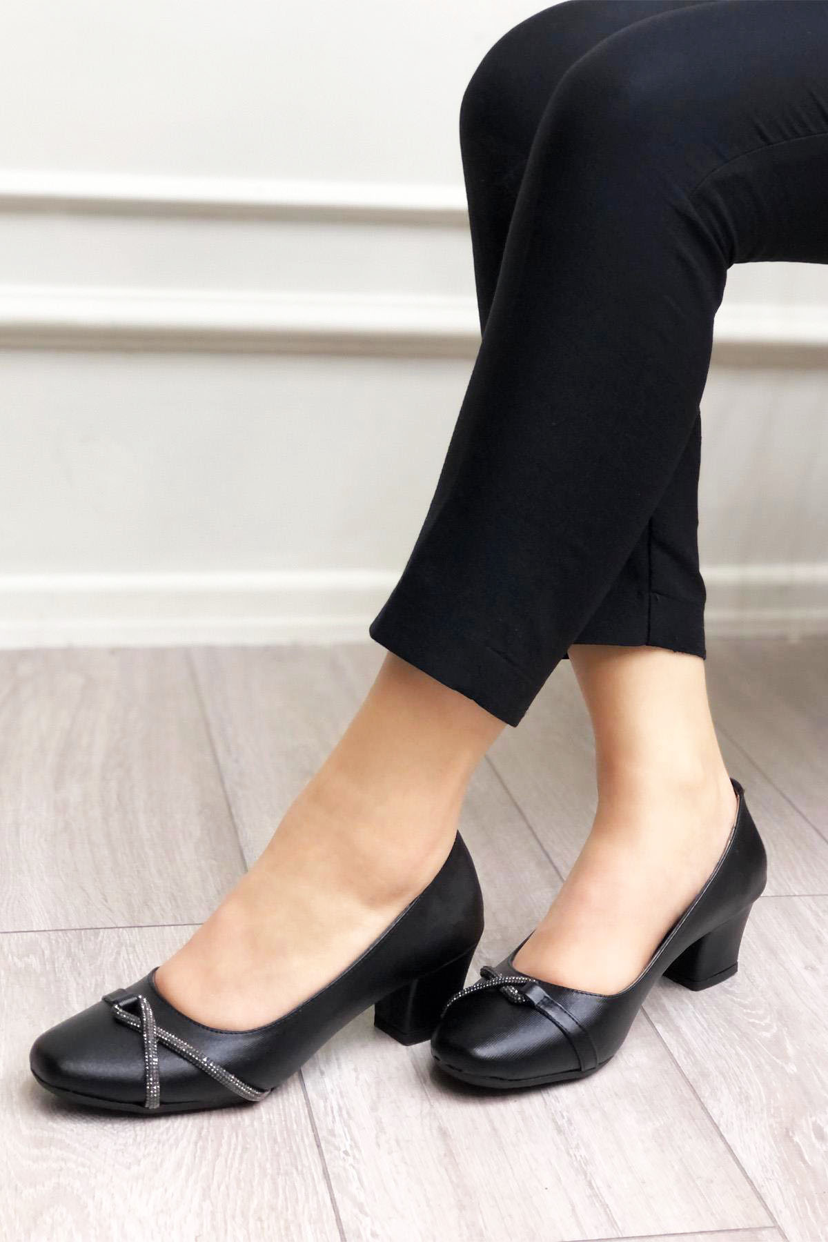 Nur Rose  Kadın Siyah Taşlı Parlak Fincan Kısa Kalın Topuklu Rahat Günlük Anatomik Casual Abiye Anne Ayakkabı - Görsel 3