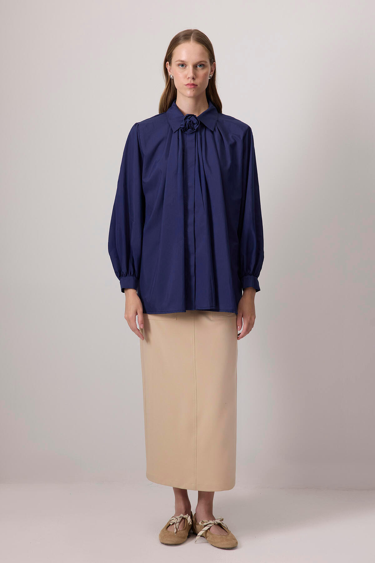 Touché Privé-100% Cotton Rose Detail Shirt 1