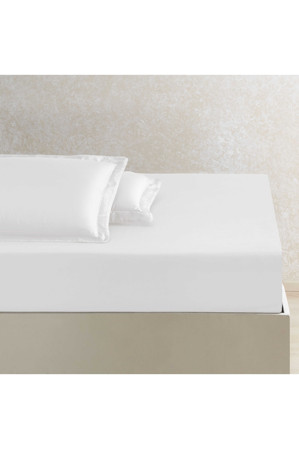 Linens-X تينسيل ™   ملاءة سرير كينج من الليوسل باللون الأبيض 1