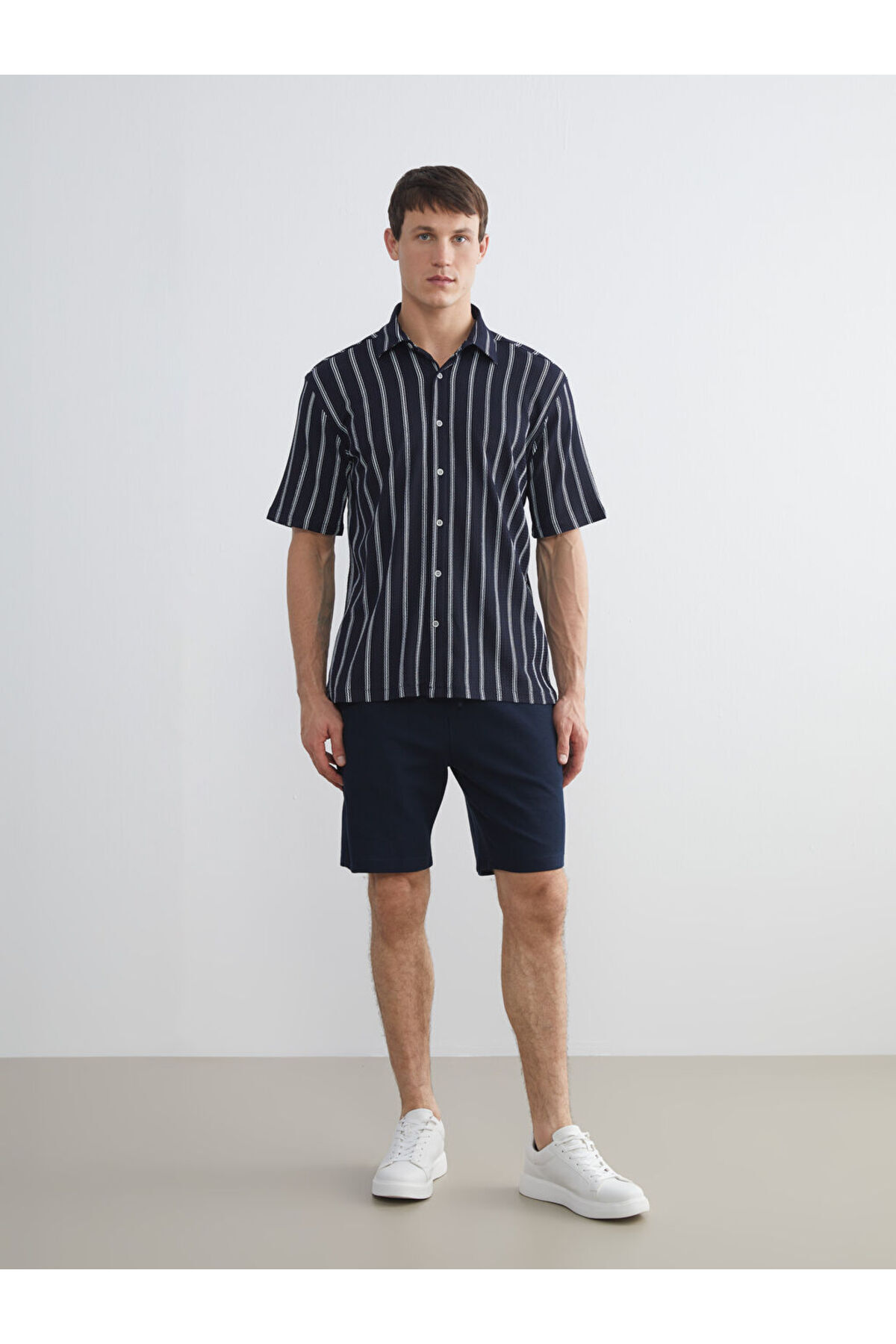 LC Waikiki-Create Your Style from Uzg Store |   Standard Fit Men's Shorts 1