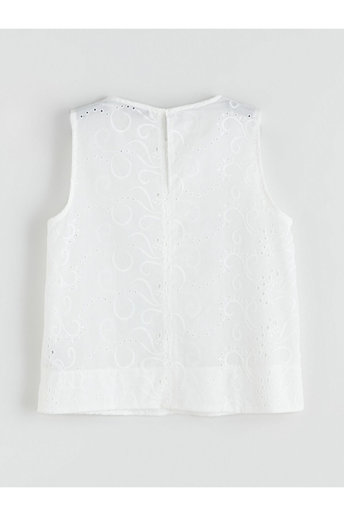 LC Waikiki-Create Your Style from Uzg Store |   Crew Neck Openwork Brode Blouse 6