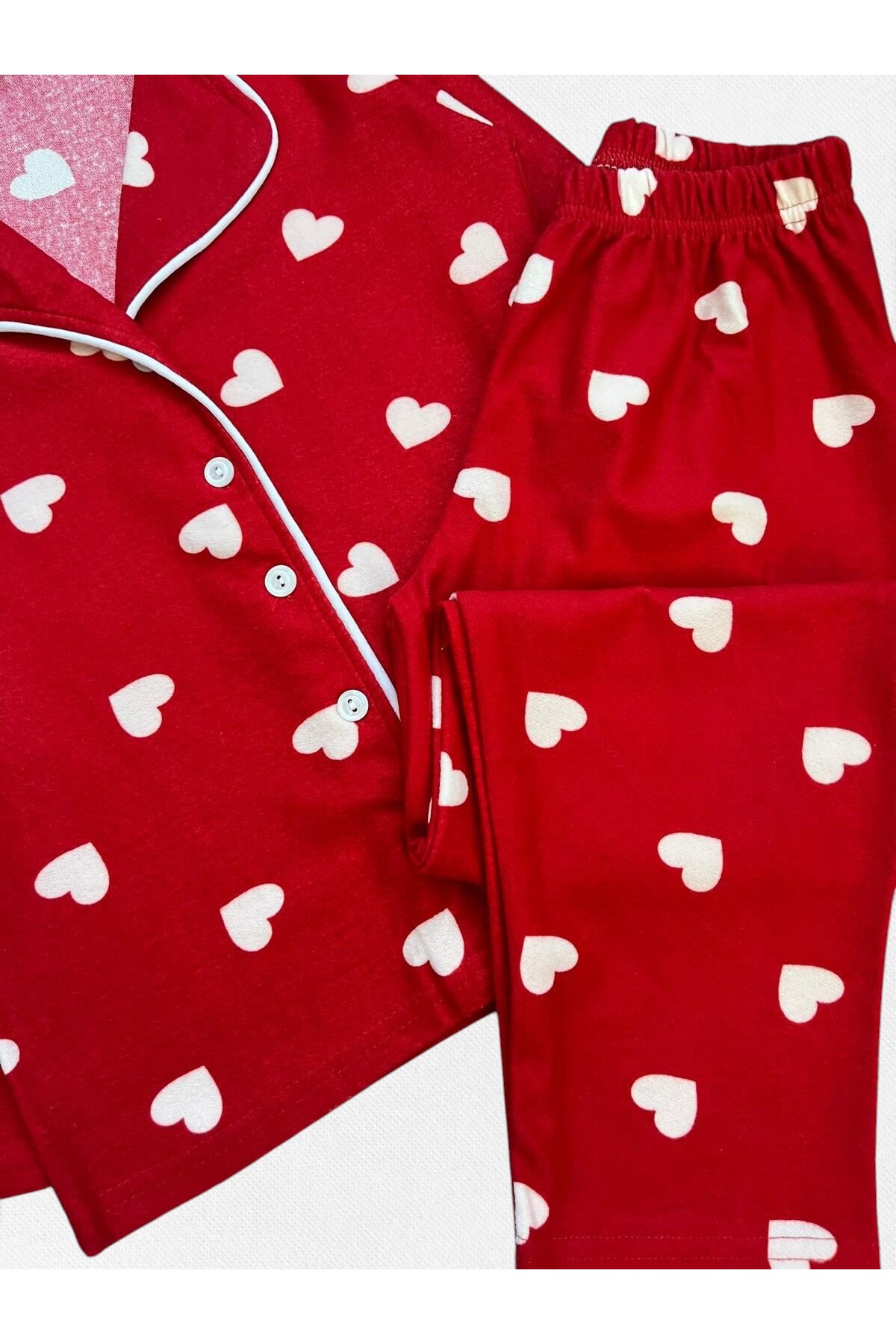 Fil Kids Kız Çocuk Pamuklu Kumaş Süet Kırmızı Kalp Desen Beyaz Biyeli Uyku Bantlı Gömlek Yaka Pijama Takımı fotoğrafı 5 (önizleme)