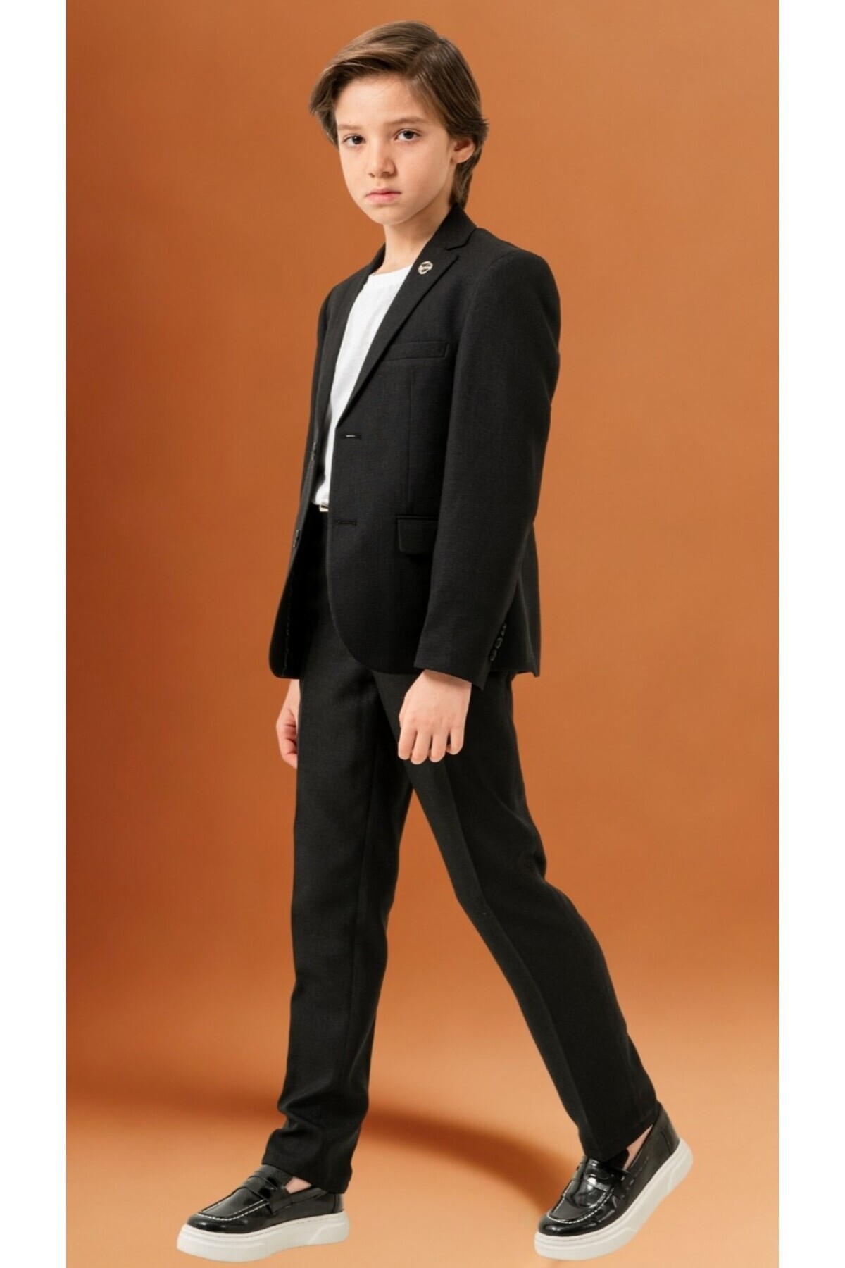 Atlas Kids Keten Jogger Erkek Çocuk Takım Elbise – Ceketli Pantolonlu Tişörtlü Yaka Broşlu 4’lü Set fotoğrafı 2 (önizleme)