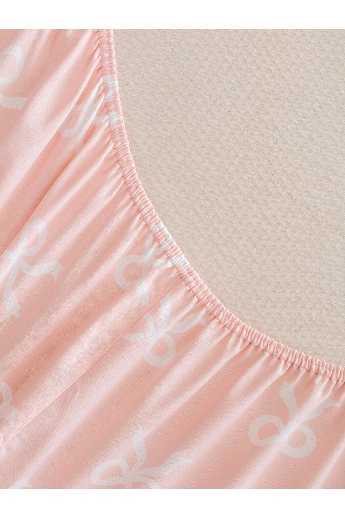 LC Waikiki-Sparkling Selections from Shining Store |   Pink Bow Printed Double Fitted Sheet 4