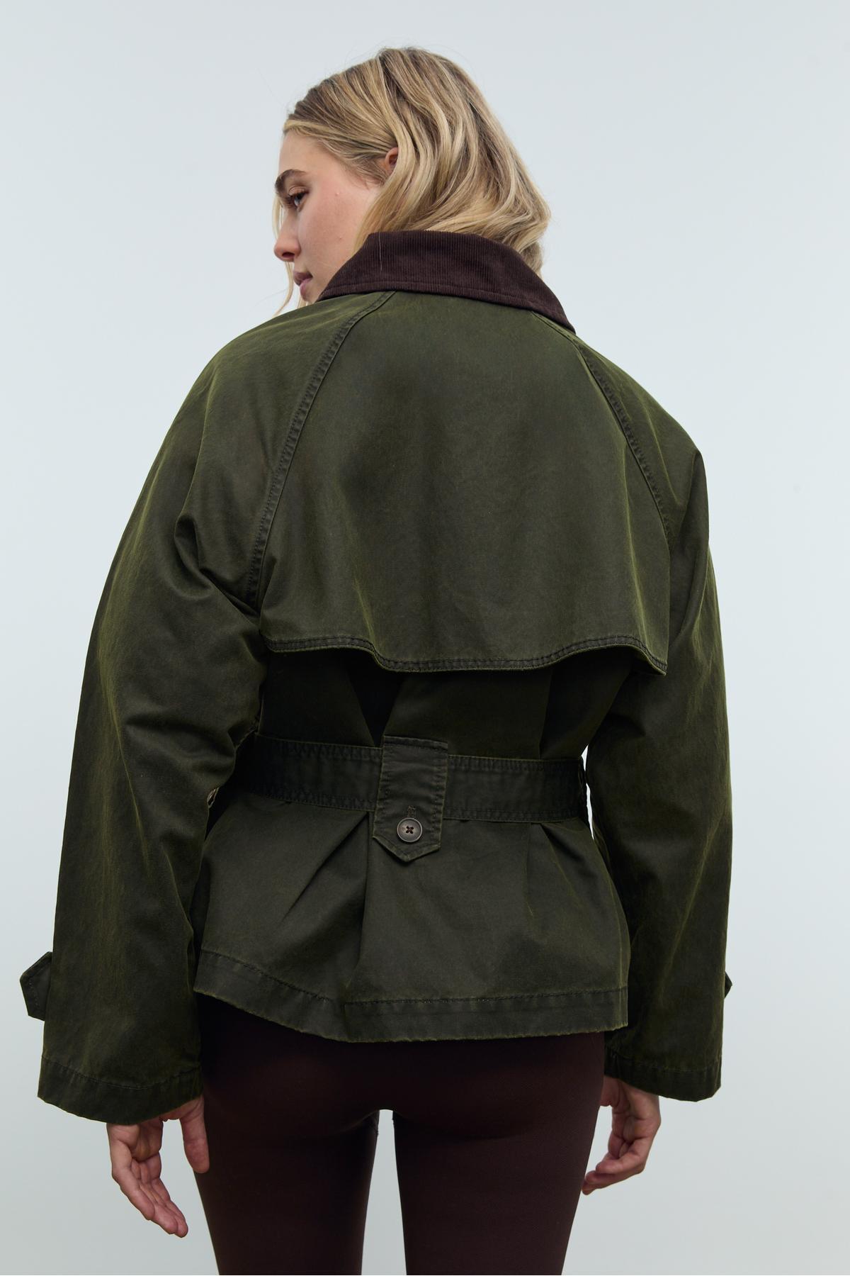 Stradivarius  Kısa Mumlu Görünümlü Kemerli Trençkot - Görsel 3