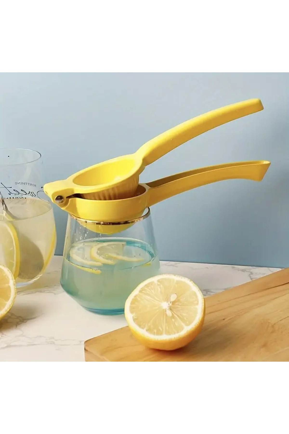Mode Cool-Practical Hard Plastic Citrus and Lemon Squeezer – Durable Handheld Juicing Device 3