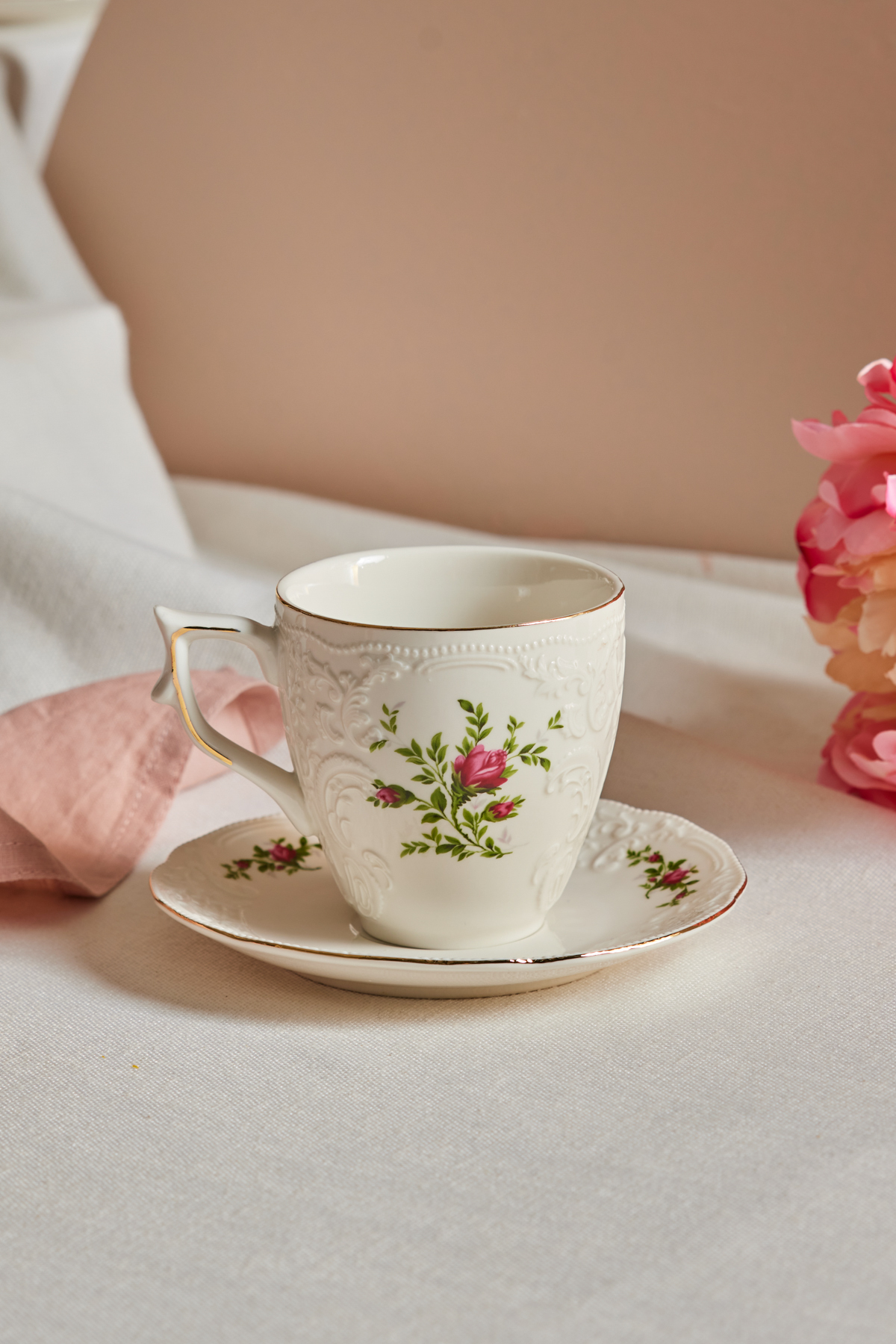 Karaca Vintage Rose Çay Fincanı ve Tabağı 200 ml Krem