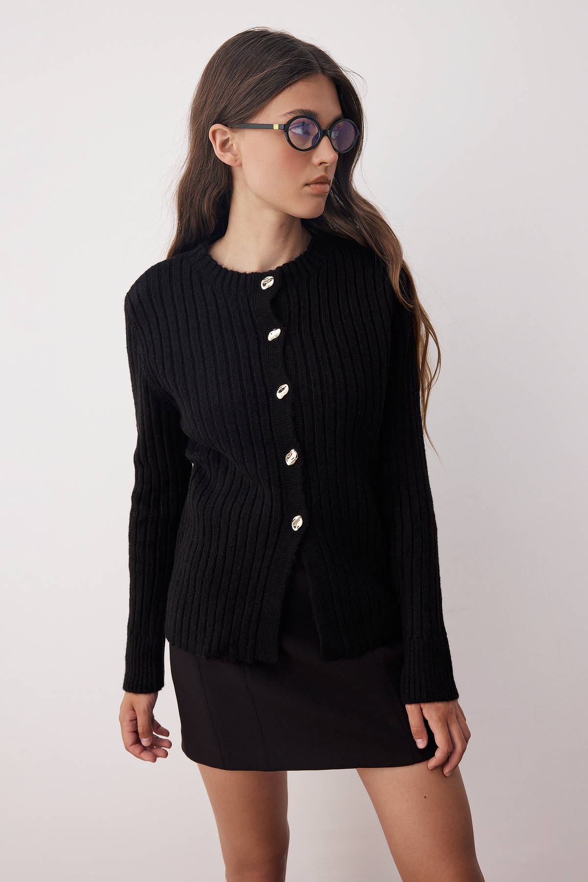 Trendyol Collection Schwarzer Knopf Detaillierte weiche strukturierte Schlitz...