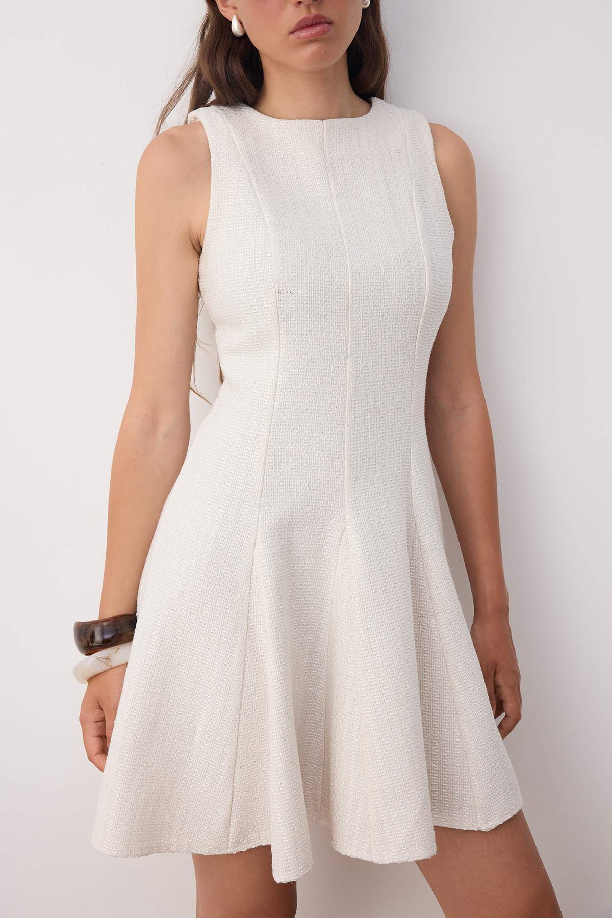 Trendyolmilla  Bej Bisiklet Yaka Tüvit Kumaş Godeli Mini Dokuma Elbise TWOAW26EL00086 - Görsel 3