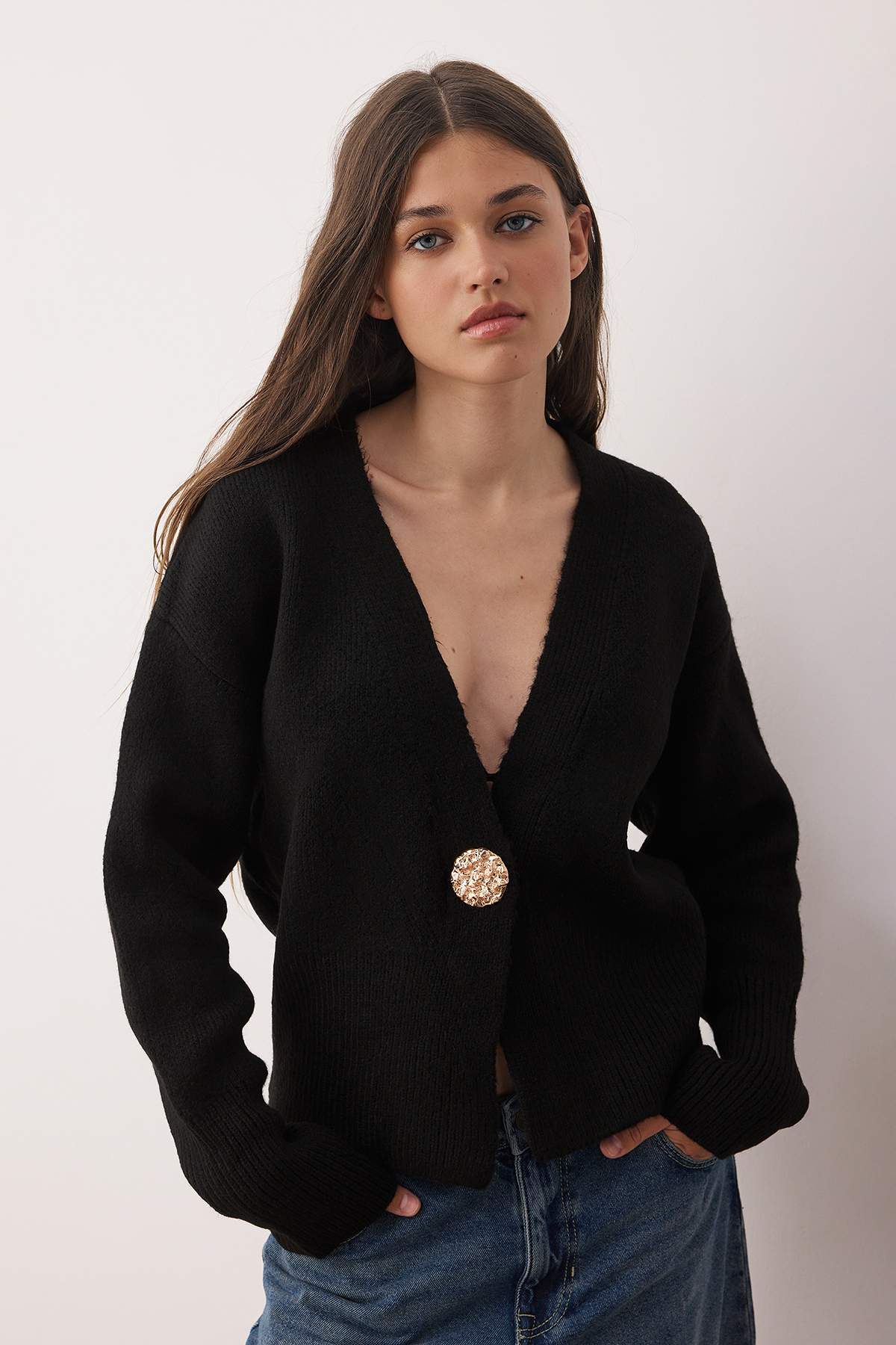 Trendyolmilla  Siyah Yumuşak Dokulu Düğme Detaylı Triko Hırka TWOAW26HI00212