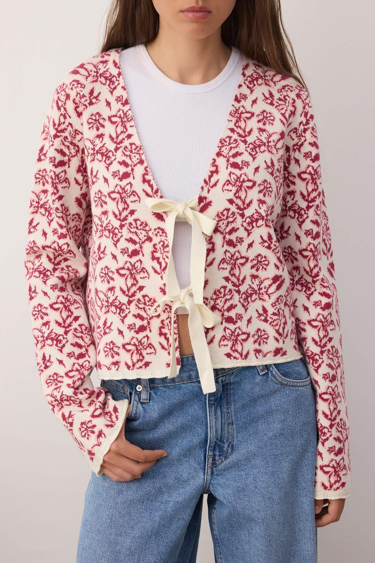 Trendyolmilla  Ekru Yumuşak Dokulu Kurdele/Fiyonk Bağlamalı Desenli Triko Hırka TWOAW26HI00129 - Görsel 3