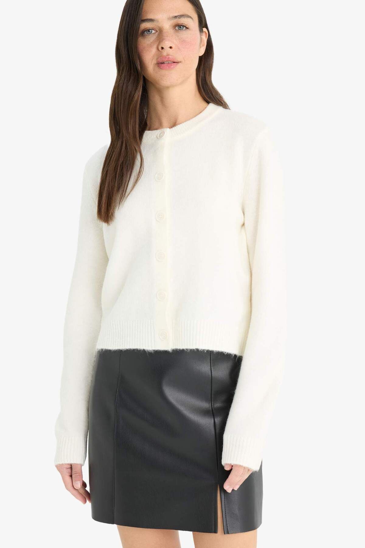 DeFacto-Regular Fit Crew Neck Basic Plain Button Soft Touch Soft Knitwear Cardigan E3654Ax25Wn 4