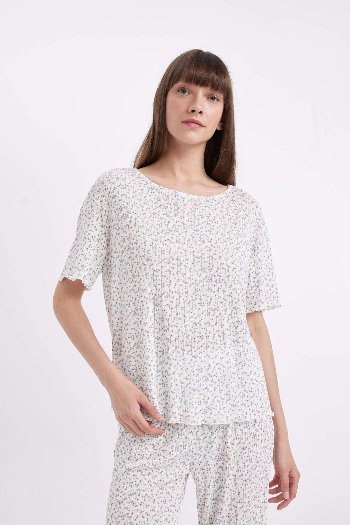 DeFacto-Set pijamale Regular Fit Top cu mâneci scurte cu imprimeu Capri Bottom-Fall in Love D1537AX24SM 4