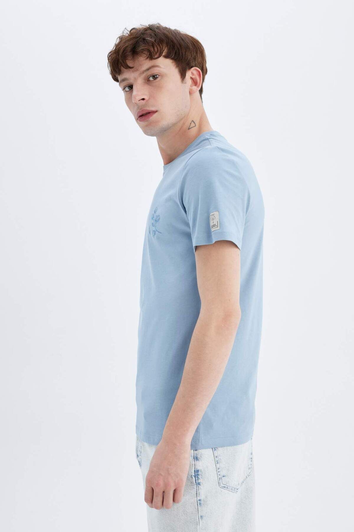 DeFacto-T-shirt με στάμπα με λαιμόκοψη - C3946AX24SM 5