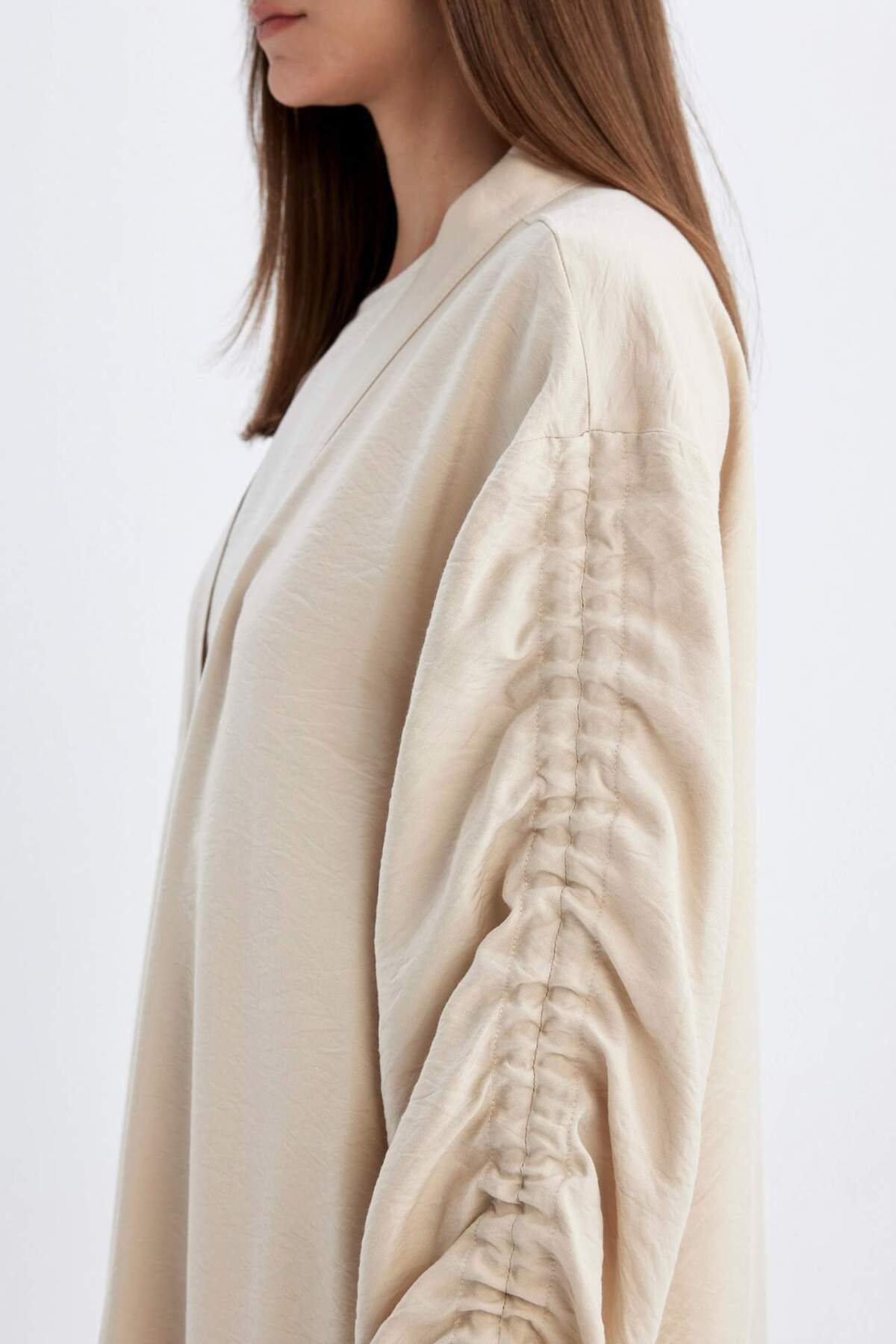 DeFacto-Langärmliger Kimono mit entspannter Passform und Chief-Kragen - C9690AX24SM 4