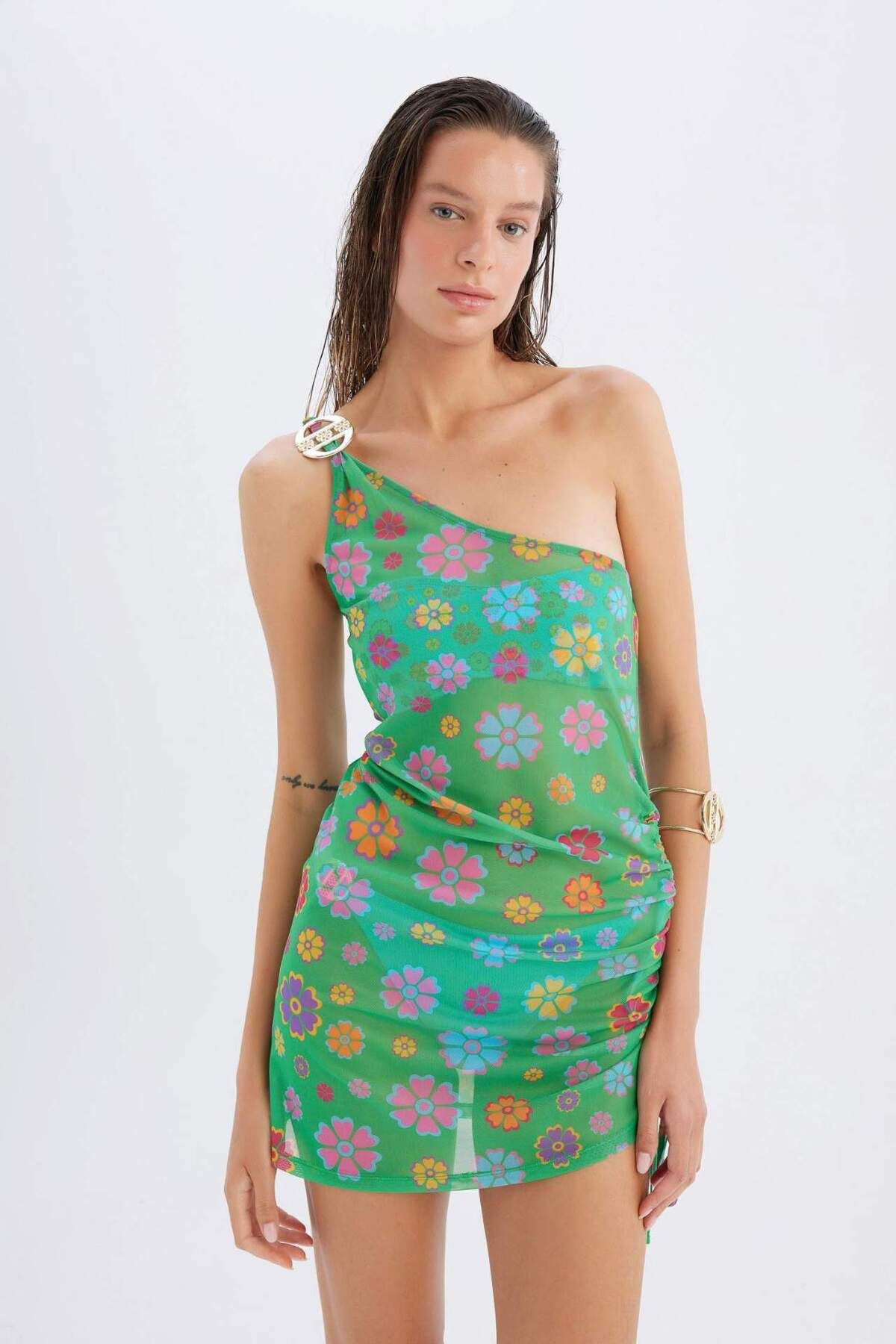 DeFacto-Mini-Strandkleid mit One-Shoulder-Blumenprint - Declara x DeFacto C5799AX24HS 4