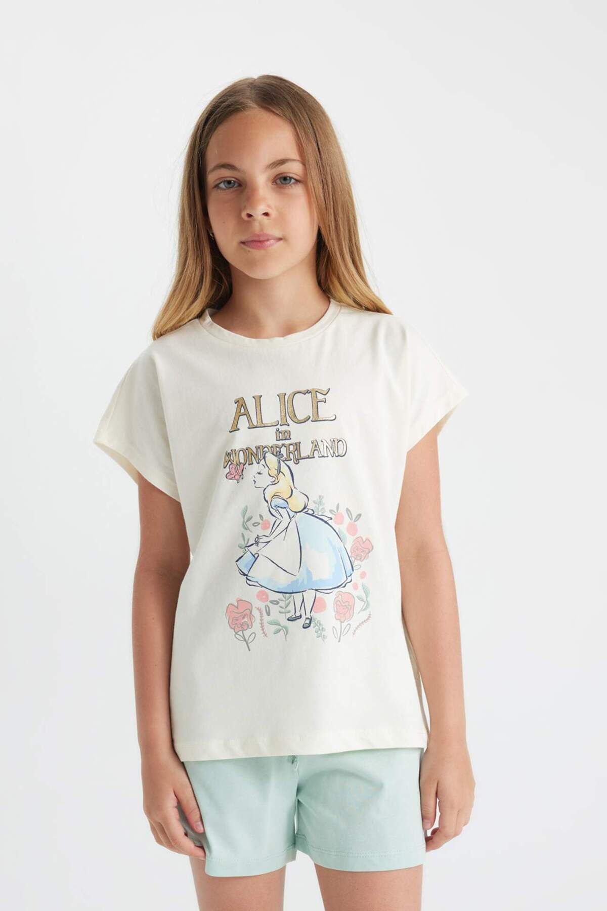 DeFacto-Girls Alice in Wonderland Pajamas Set Boxy Fit Short Sleeve Top Shorts C8521A824Sm 4