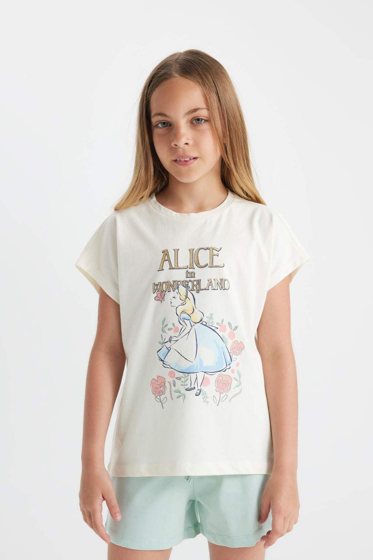 DeFacto-Girls Alice in Wonderland Pajamas Set Boxy Fit Short Sleeve Top Shorts C8521A824Sm 3