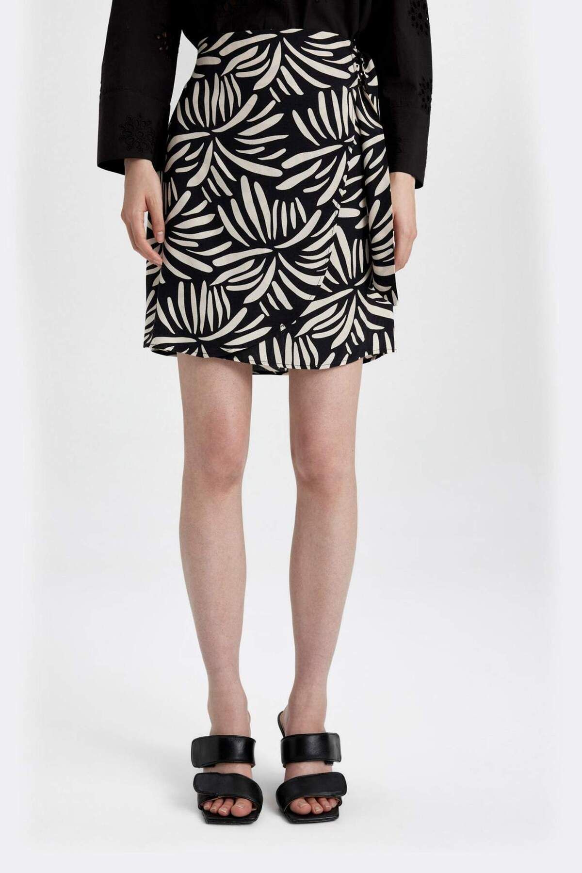 DeFacto-A-line Patterned High Waist Maroken Mini Skirt C4803AX24SM 3