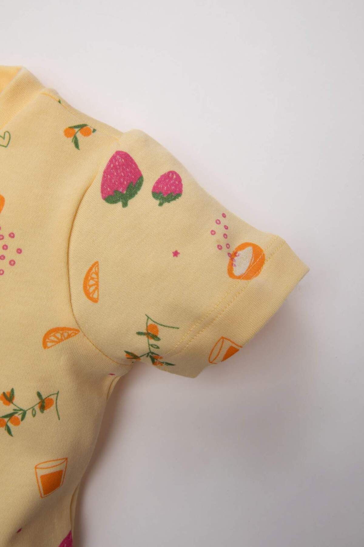 DeFacto-Baby Girl Pajamas Set Patterned Short Sleeve Top with Elastic Waist Long Bottom C2035A524Sm 4