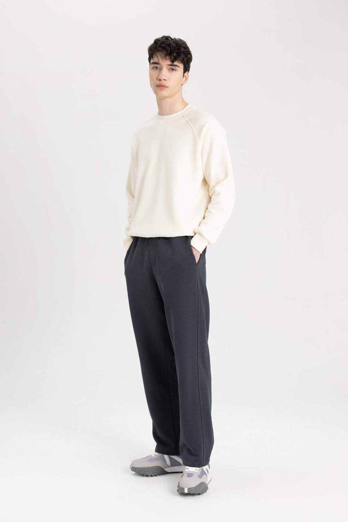 DeFacto-Sweatpants Oversize Wide Fit Straight Leg with Pockets B2984Ax24Sp 3