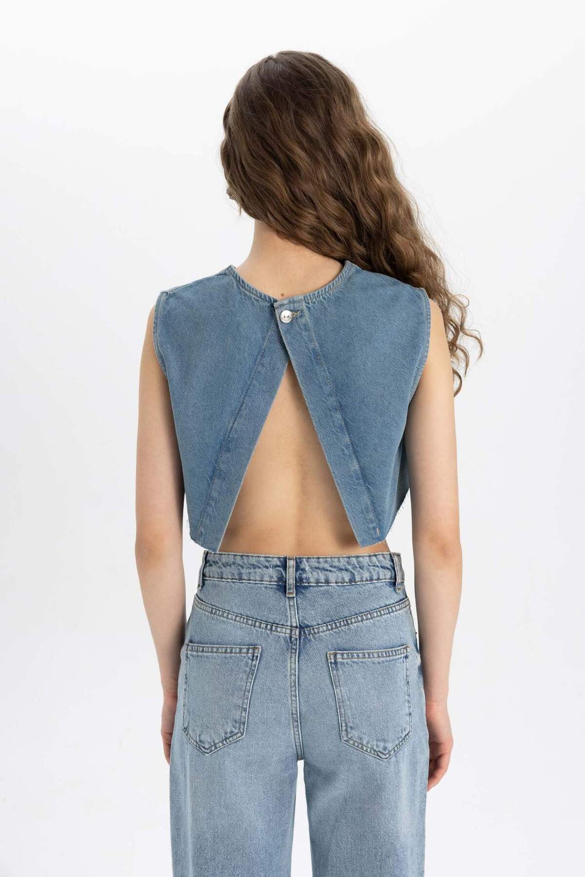 DeFacto-Crop Back Low Cut Jean Bluse C1420AX24SM 5