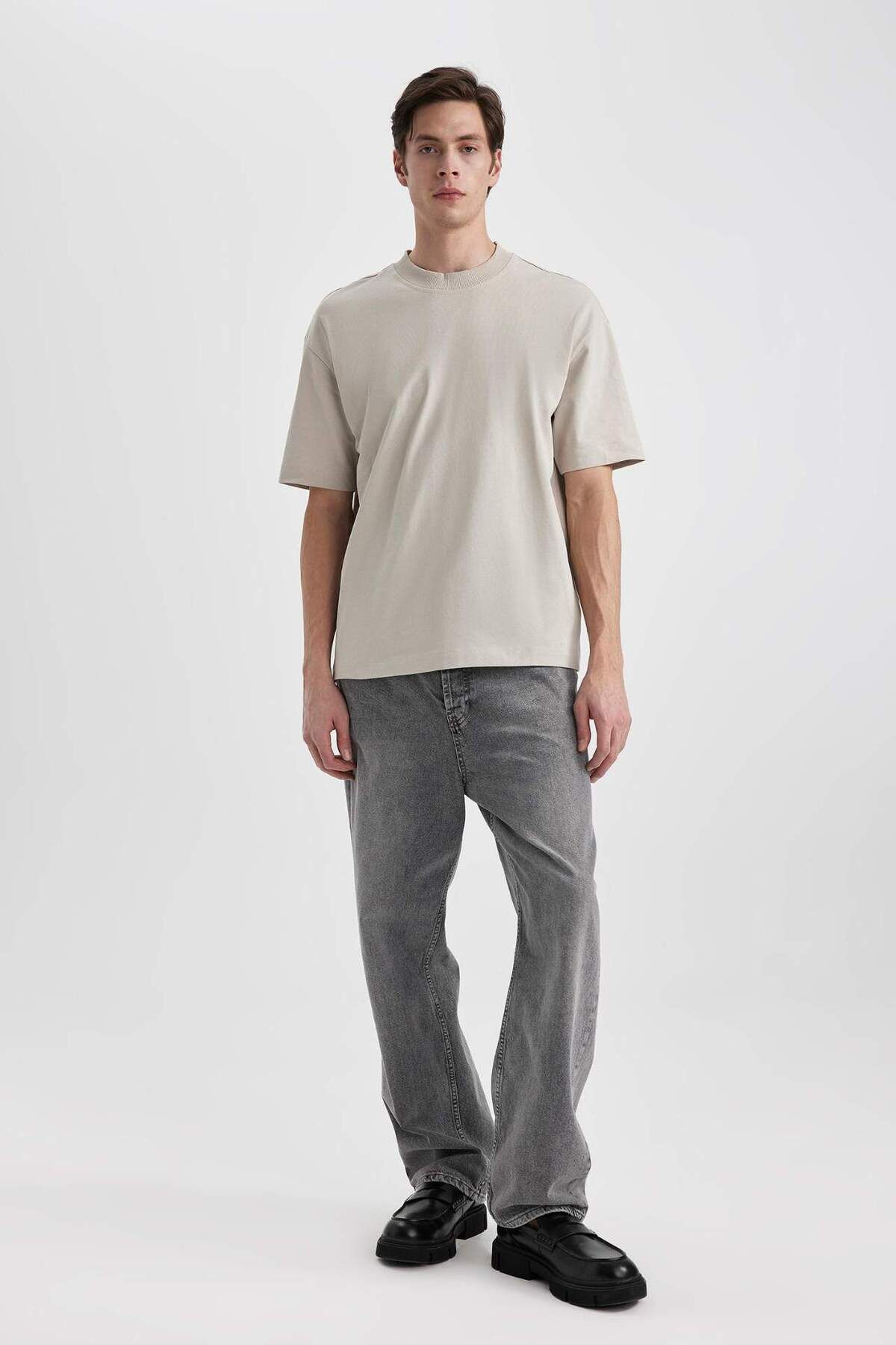 DeFacto-Kurzärmliges T-Shirt mit Rundhalsausschnitt und Übergröße B4933AX24SP 4