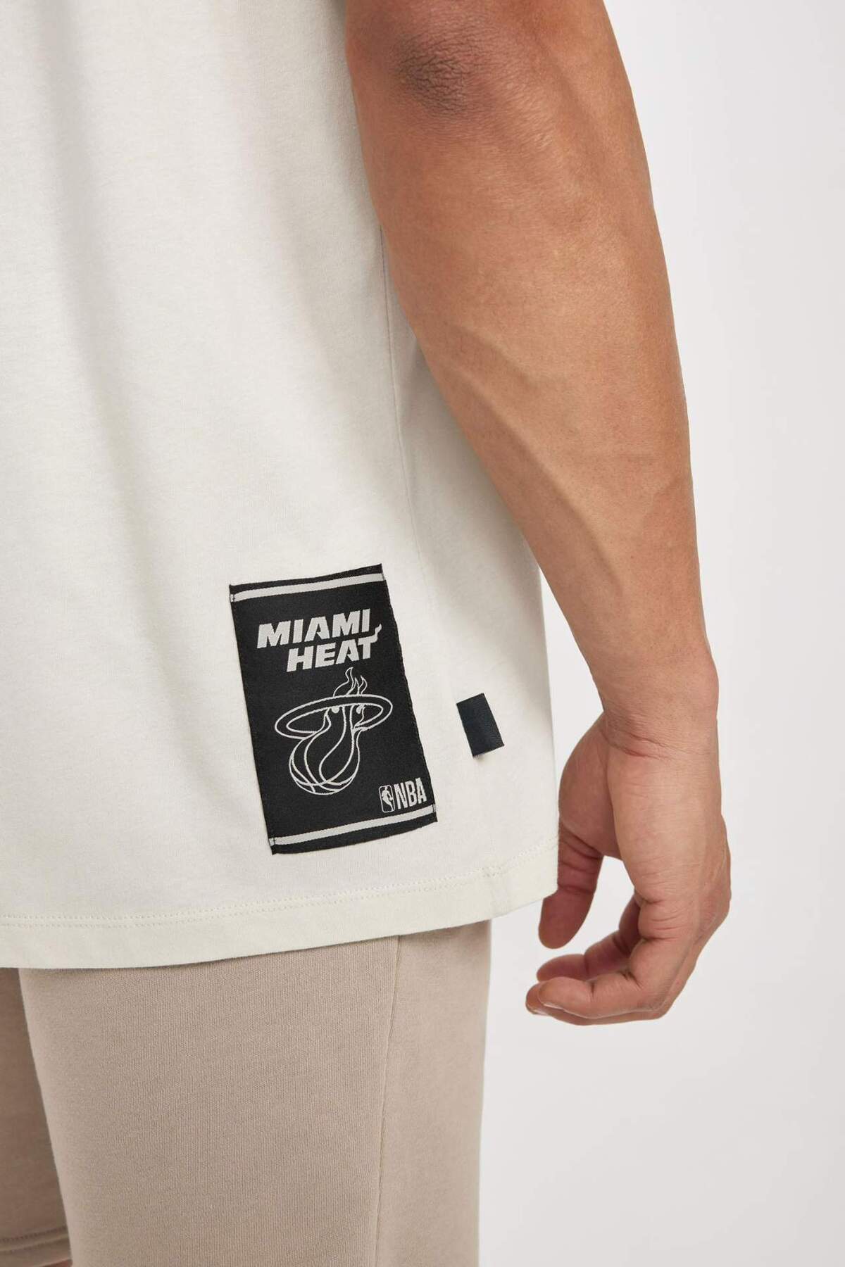 DeFacto-DeFactoFit NBA Miami Heat Boxy Fit Crew λαιμόκοψη κοντομάνικο μπλουζάκι B3923AX24SP 8
