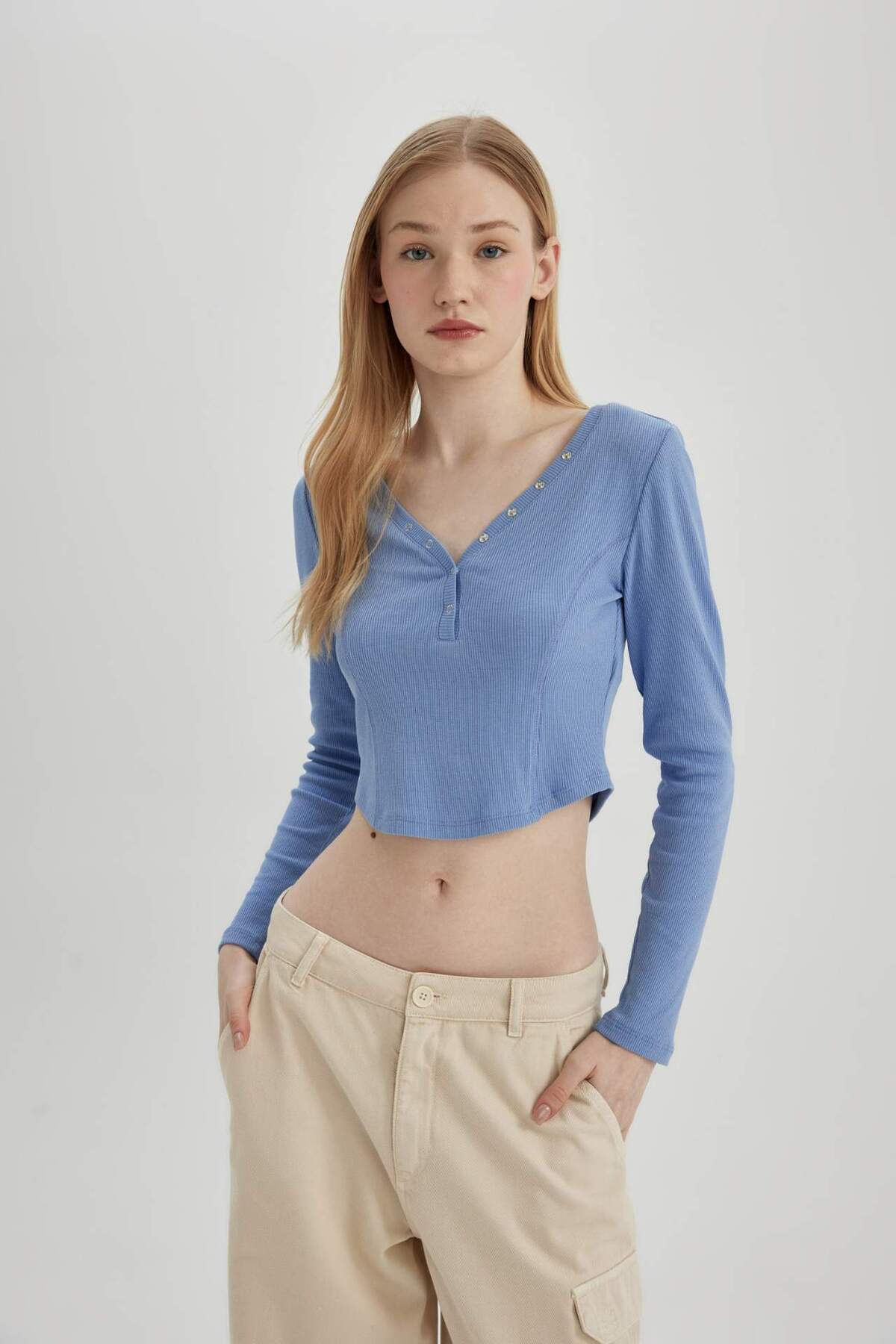 DeFacto-Tricou cu mânecă lungă, crop, cu decolteu în V, cu șnur C4399AX24SP 3