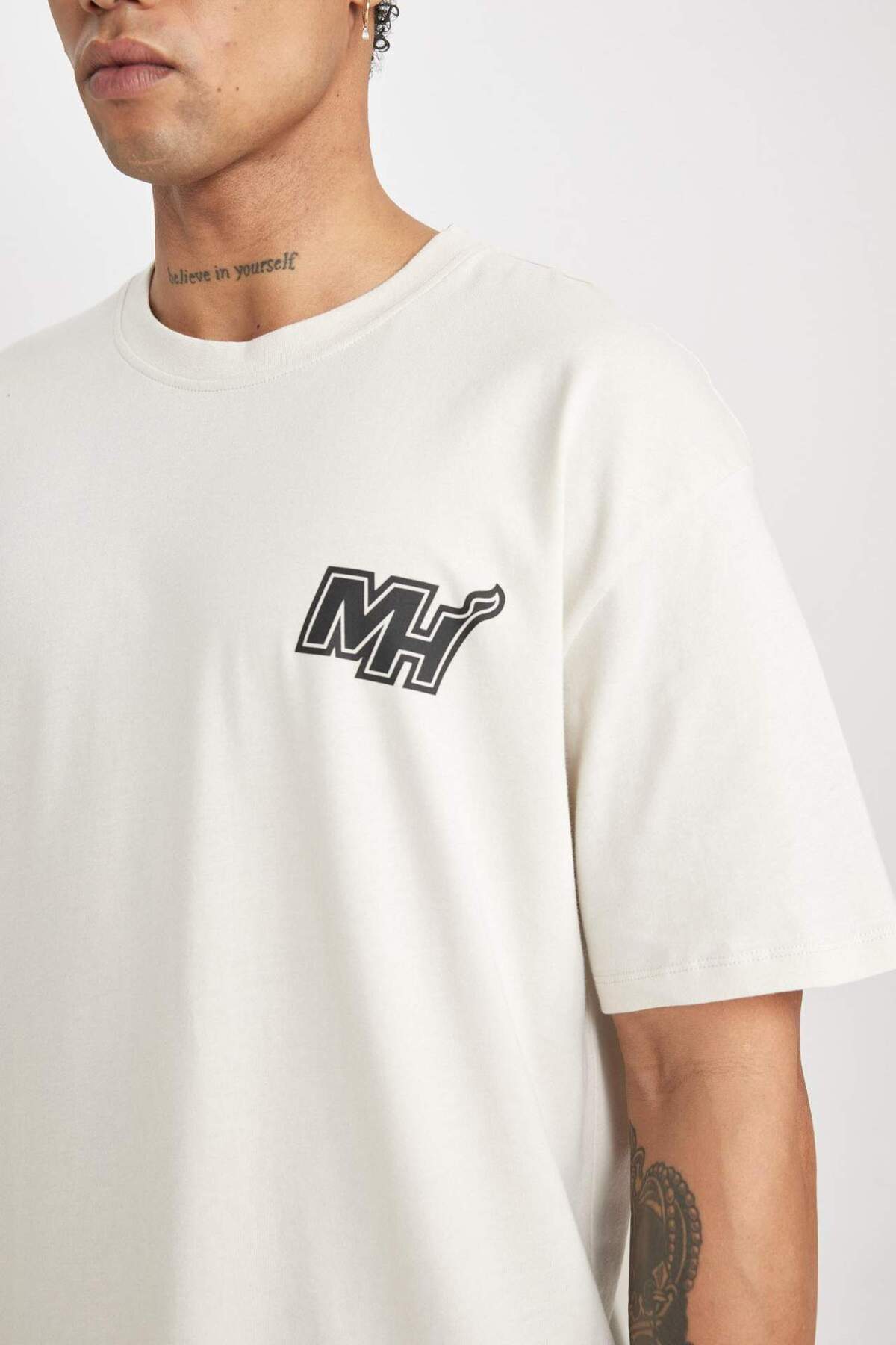 DeFacto-DeFactoFit NBA Miami Heat Boxy Fit Crew λαιμόκοψη κοντομάνικο μπλουζάκι B3923AX24SP 7