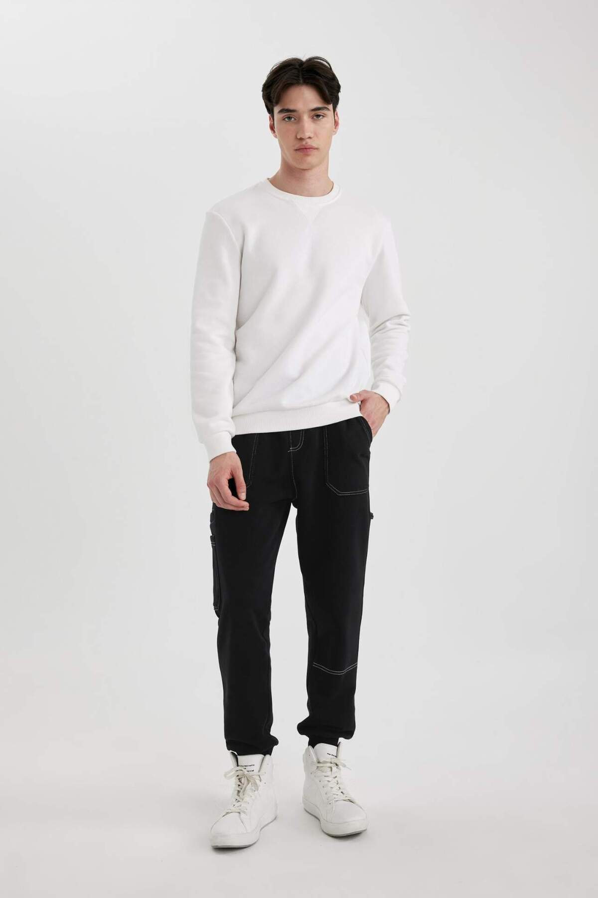 DeFacto-Regular Fit Jogger Sweatpants with Laced Waist and Elastic Leg Pockets C5384Ax24Sp 1