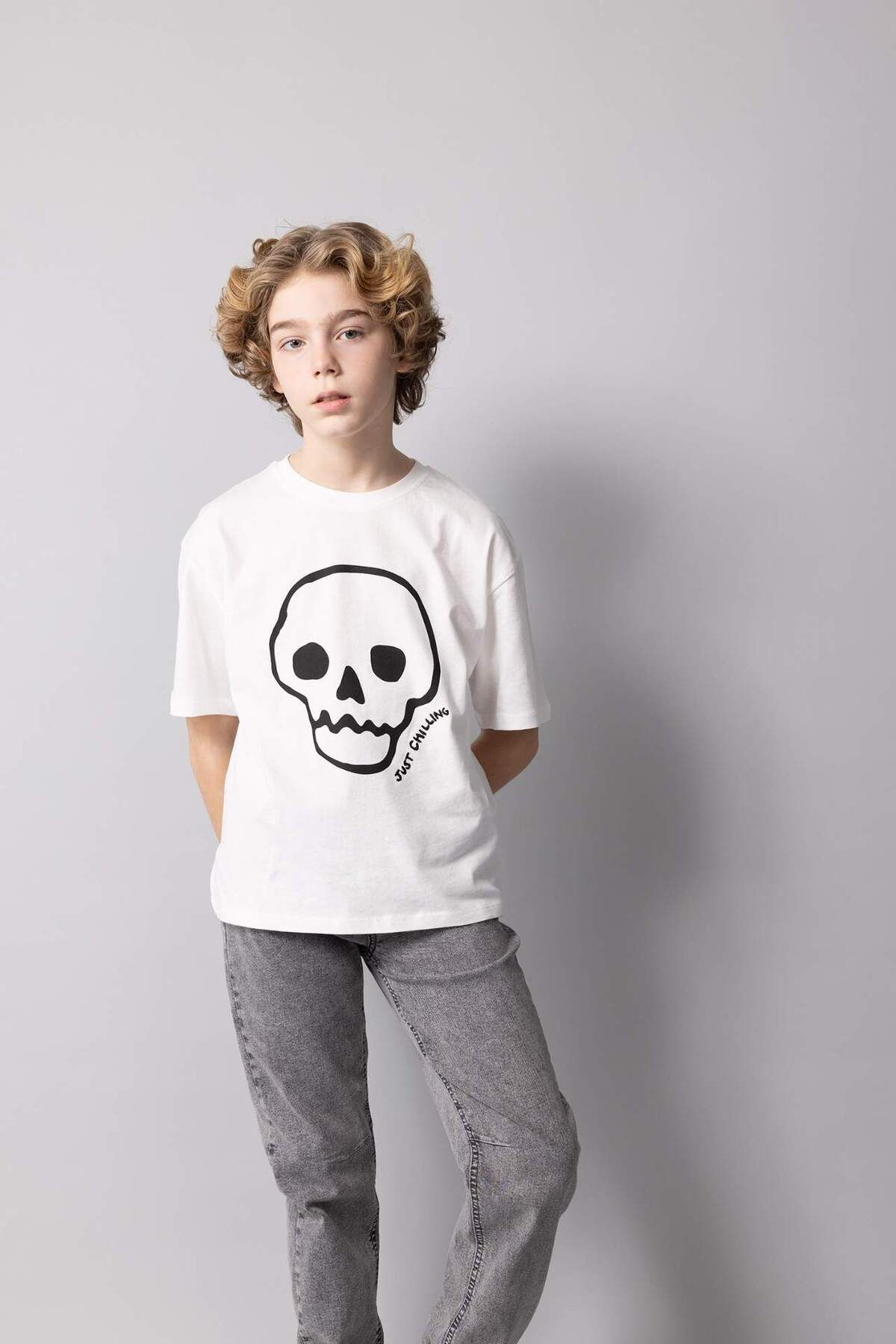 DeFacto-Tricou cu mânecă scurtă brodat cu decolteu lat pentru băiat B6433A824SM 1