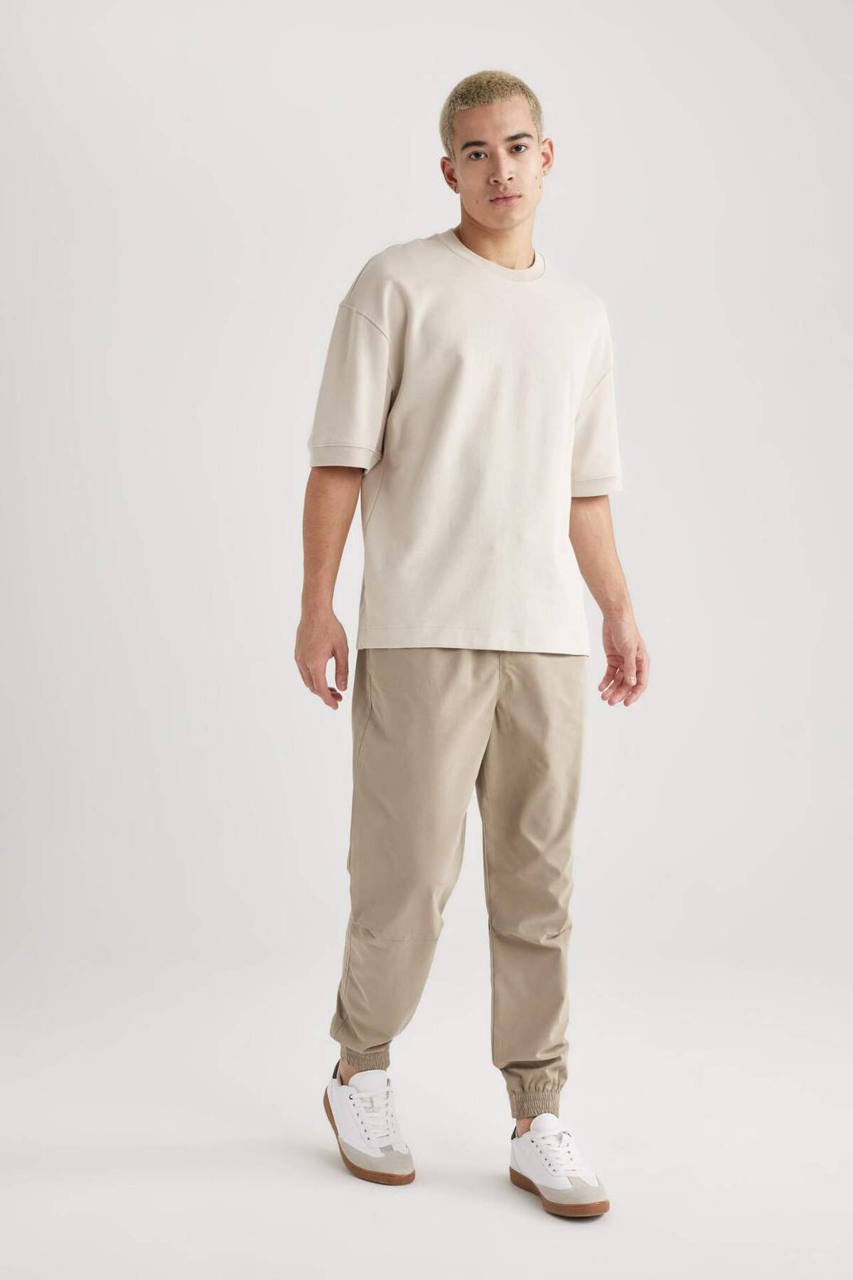DeFacto-Jogger Gabardine Pants Regular Waist Lace-Up Pocket Elastic Leg B7493Ax24Sp 5