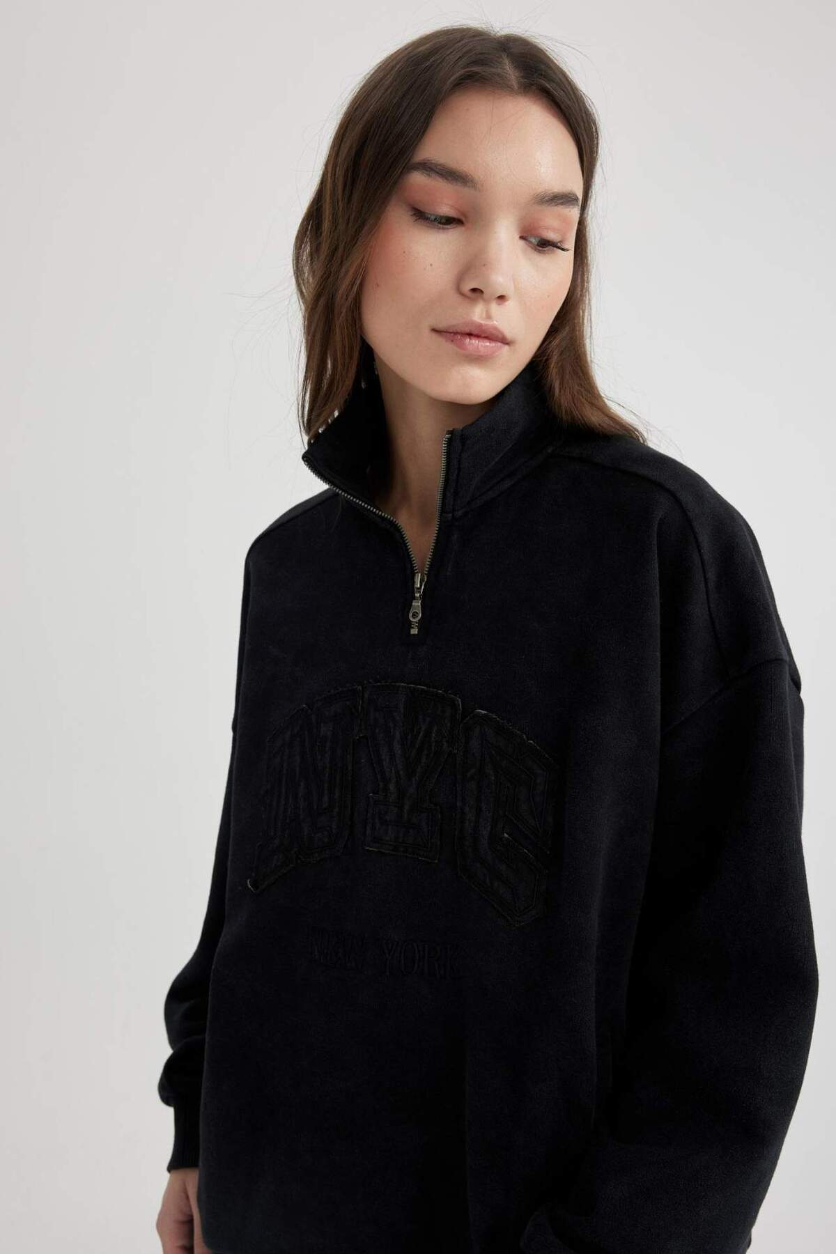 DeFacto-Übergroßes, bedrucktes, dickes Sweatshirt mit halbem Reißverschluss und verblasstem Wascheffekt C2014AX24SP 8