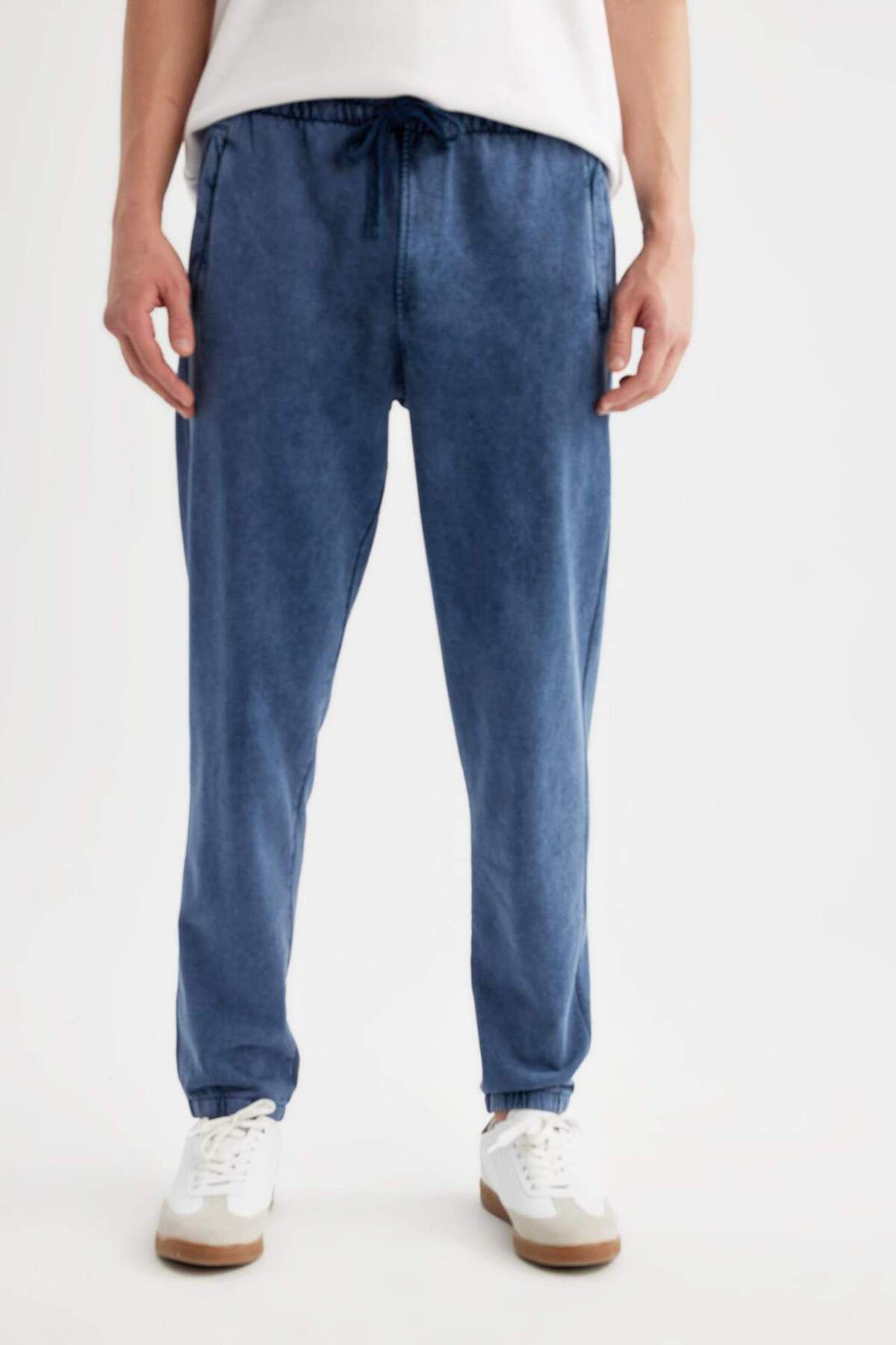 DeFacto-Regular Fit Sweatpants Fleto Pocket Washed Faded Effect Waist Lace up Elastic Leg A1992Ax24Sp 6