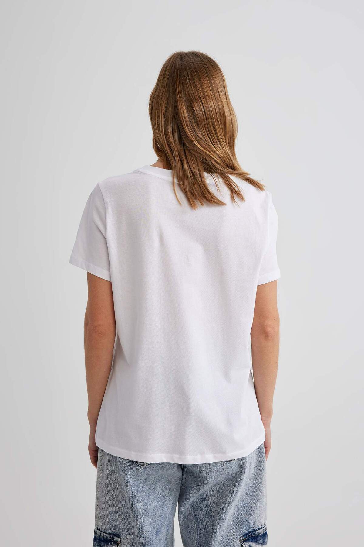 DeFacto-Bedrucktes Kurzarm-T-Shirt mit normaler Passform und Rundhalsausschnitt C2582AX24SM 7