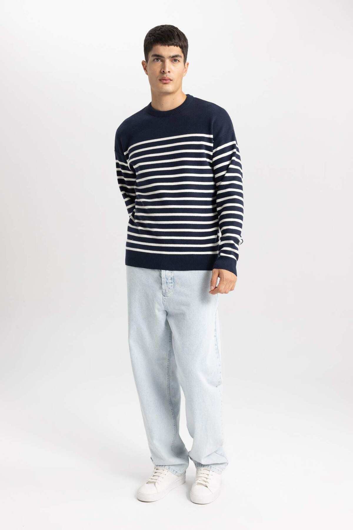 DeFacto-Relax Fit gestreifter Strickpullover mit Rundhalsausschnitt A9638AX24SP 2