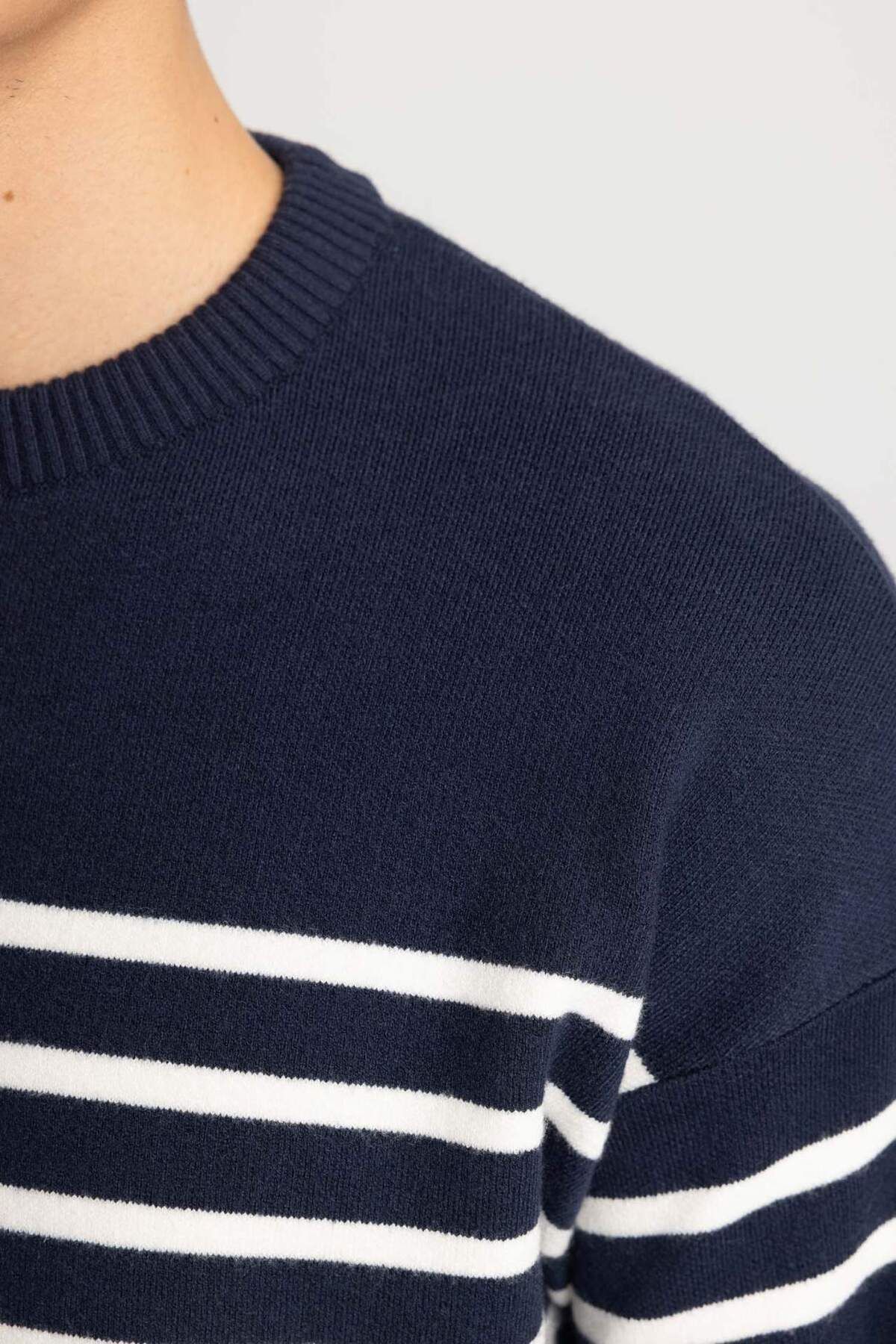 DeFacto-Relax Fit gestreifter Strickpullover mit Rundhalsausschnitt A9638AX24SP 5