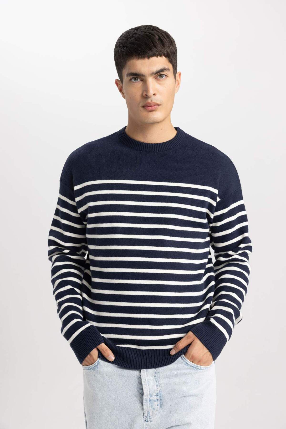 DeFacto-Relax Fit gestreifter Strickpullover mit Rundhalsausschnitt A9638AX24SP 3