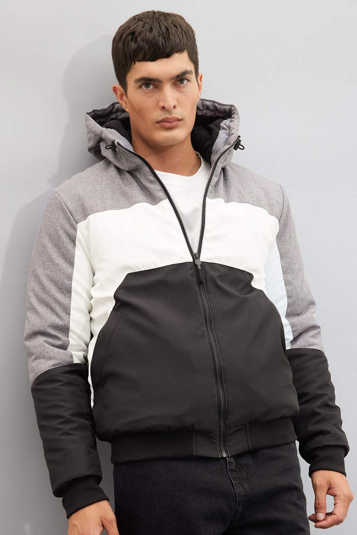 دفاکتو Slim Fit Slim Cut رنگ بلوک آستر دار کلاهدار زیپ دار جیبی کاپشن پفی N4530AZ23AU