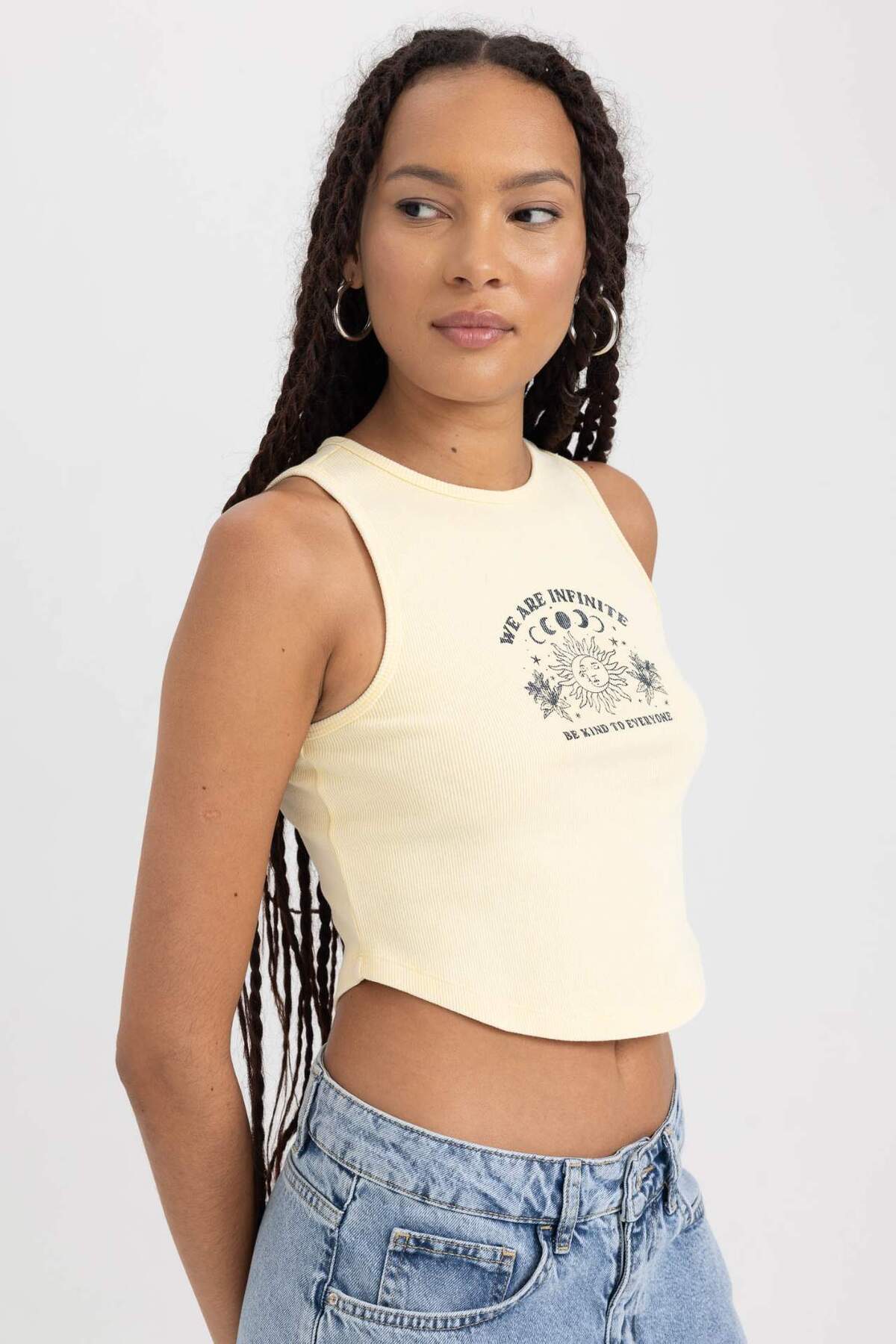 DeFacto-Tailliertes, bedrucktes, geripptes Camisole-Unterhemd mit Rundhalsausschnitt, waschbares Unterhemd mit verblasstem Effekt B1297AX23HS 6