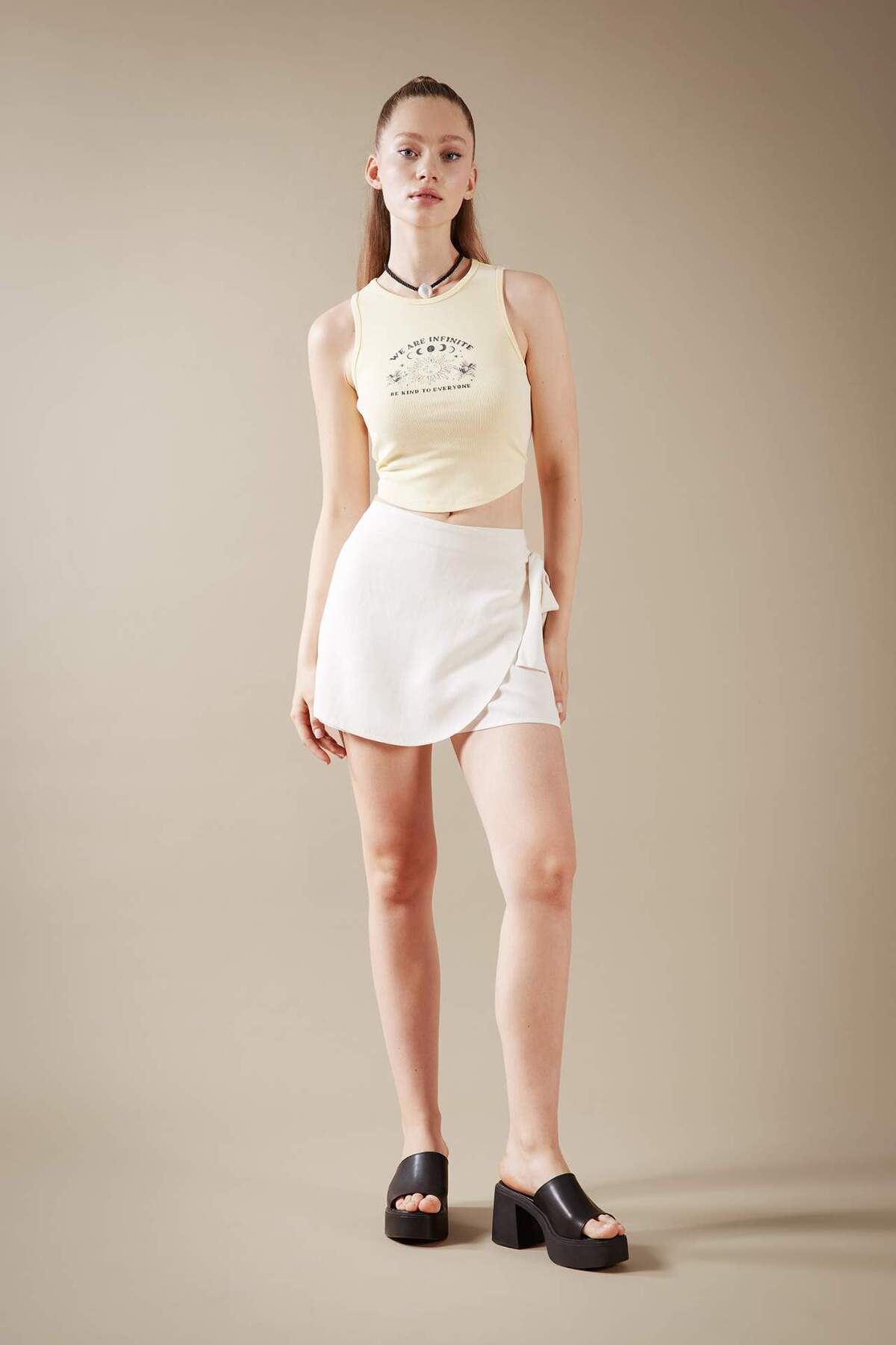 DeFacto-Tailliertes, bedrucktes, geripptes Camisole-Unterhemd mit Rundhalsausschnitt, waschbares Unterhemd mit verblasstem Effekt B1297AX23HS 2