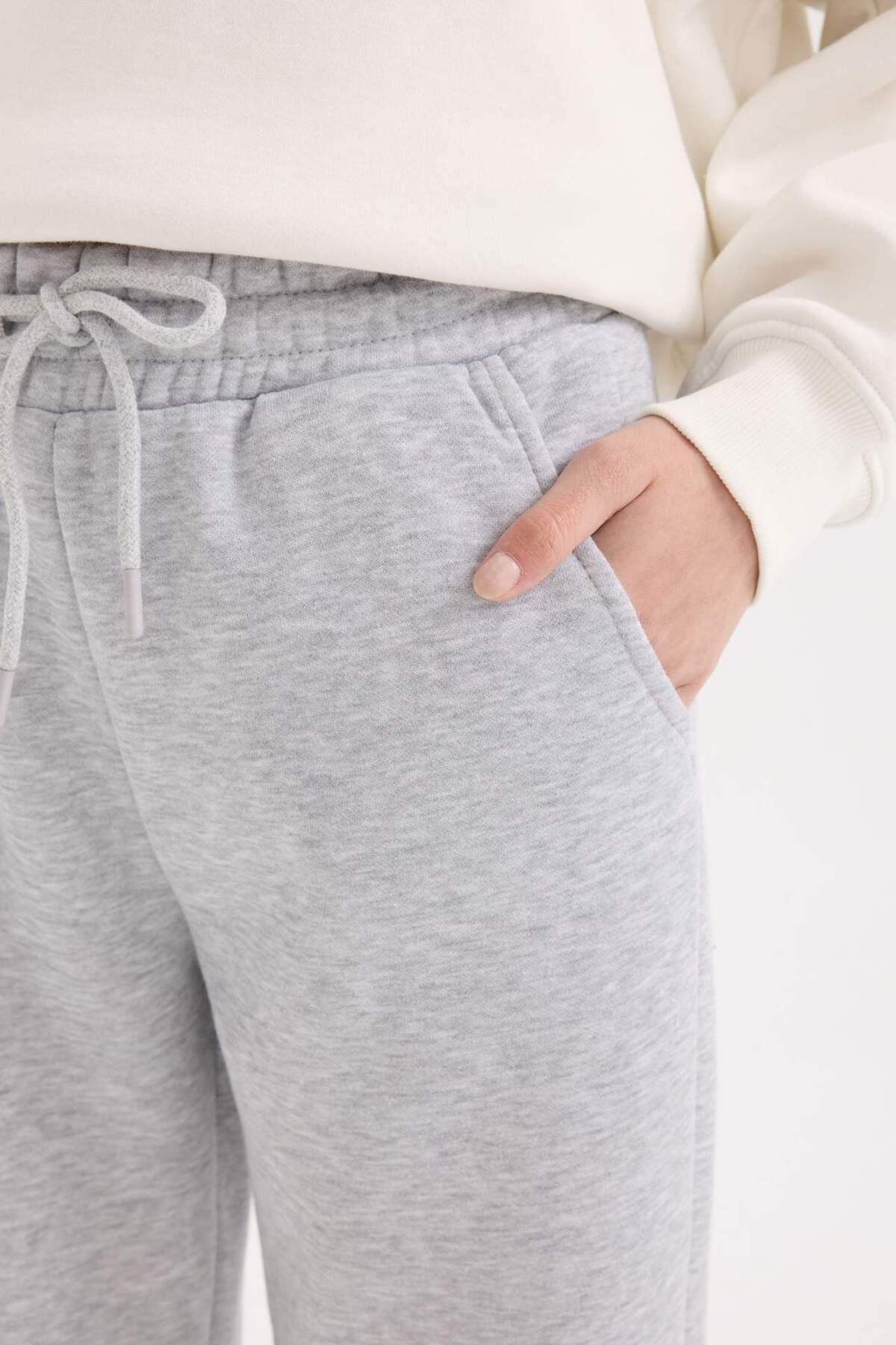 DeFacto-Jogger Standard Fit Flexible Band Leg Thick Fabric Long Length Sweatpants S7370Az22Wn 5