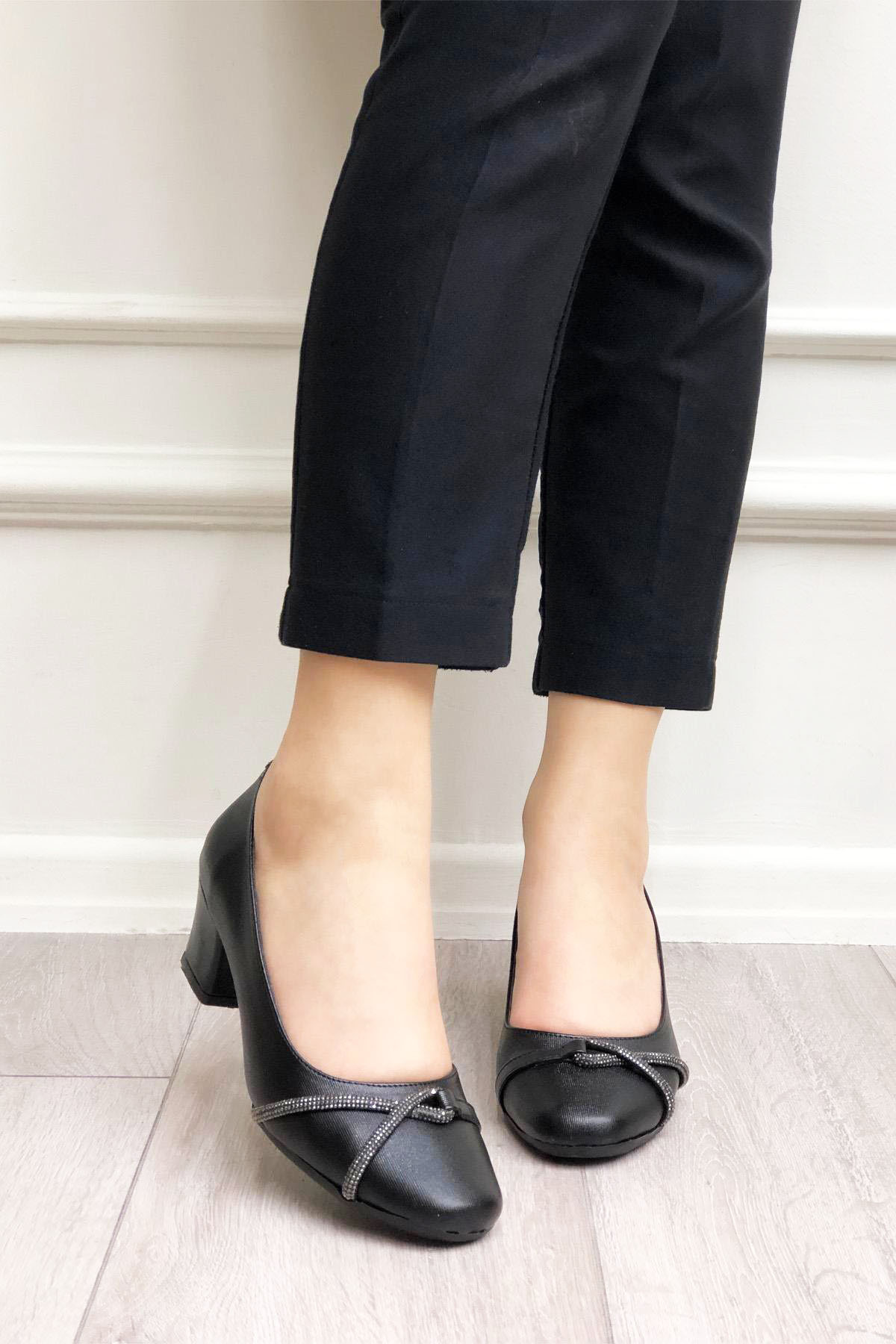 Nur Rose  Kadın Siyah Taşlı Parlak Fincan Kısa Kalın Topuklu Rahat Günlük Anatomik Casual Abiye Anne Ayakkabı - Görsel 4