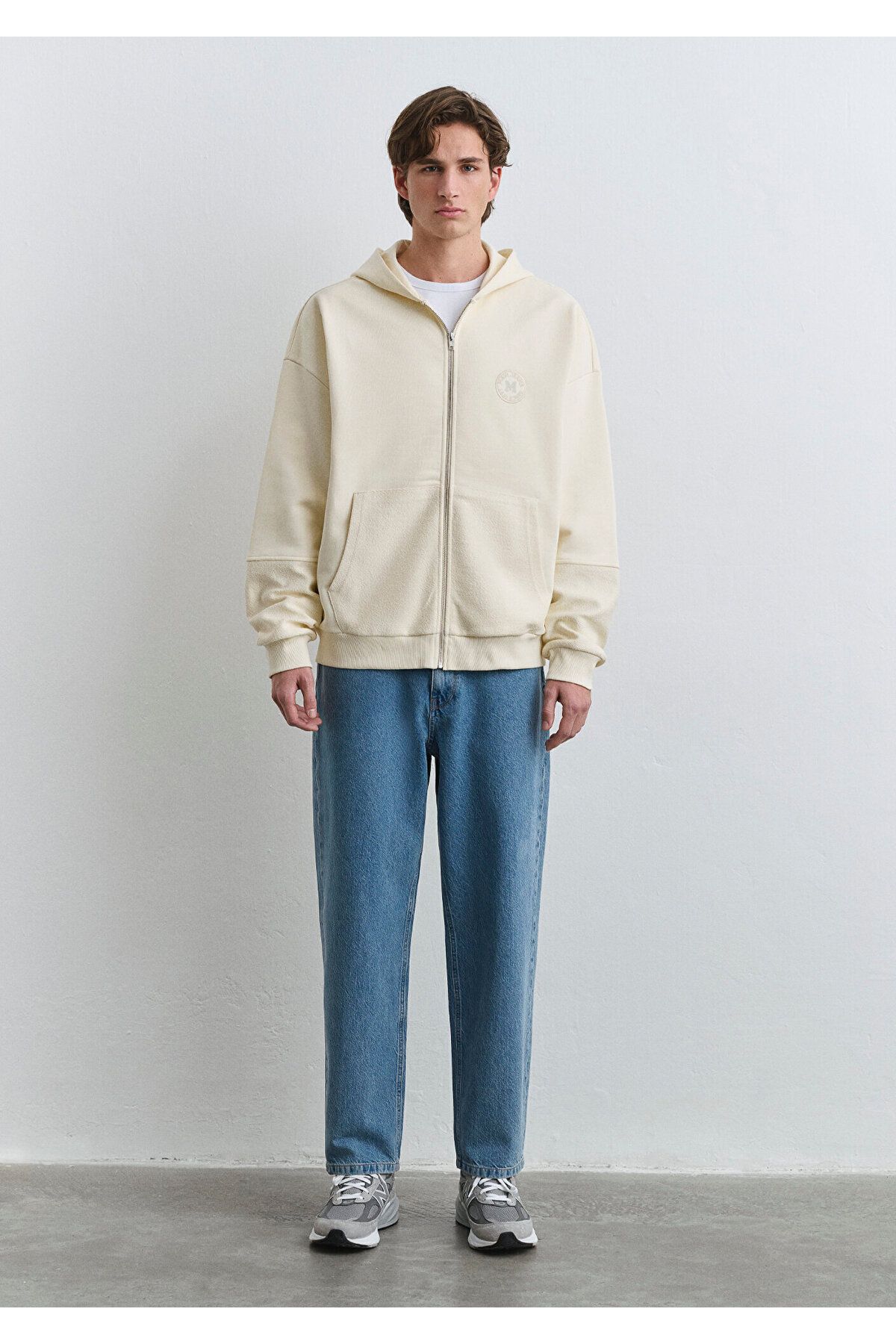 Mavi-Patch Logo Zippered Ecru Sweatshirt 0S10306-70055 2
