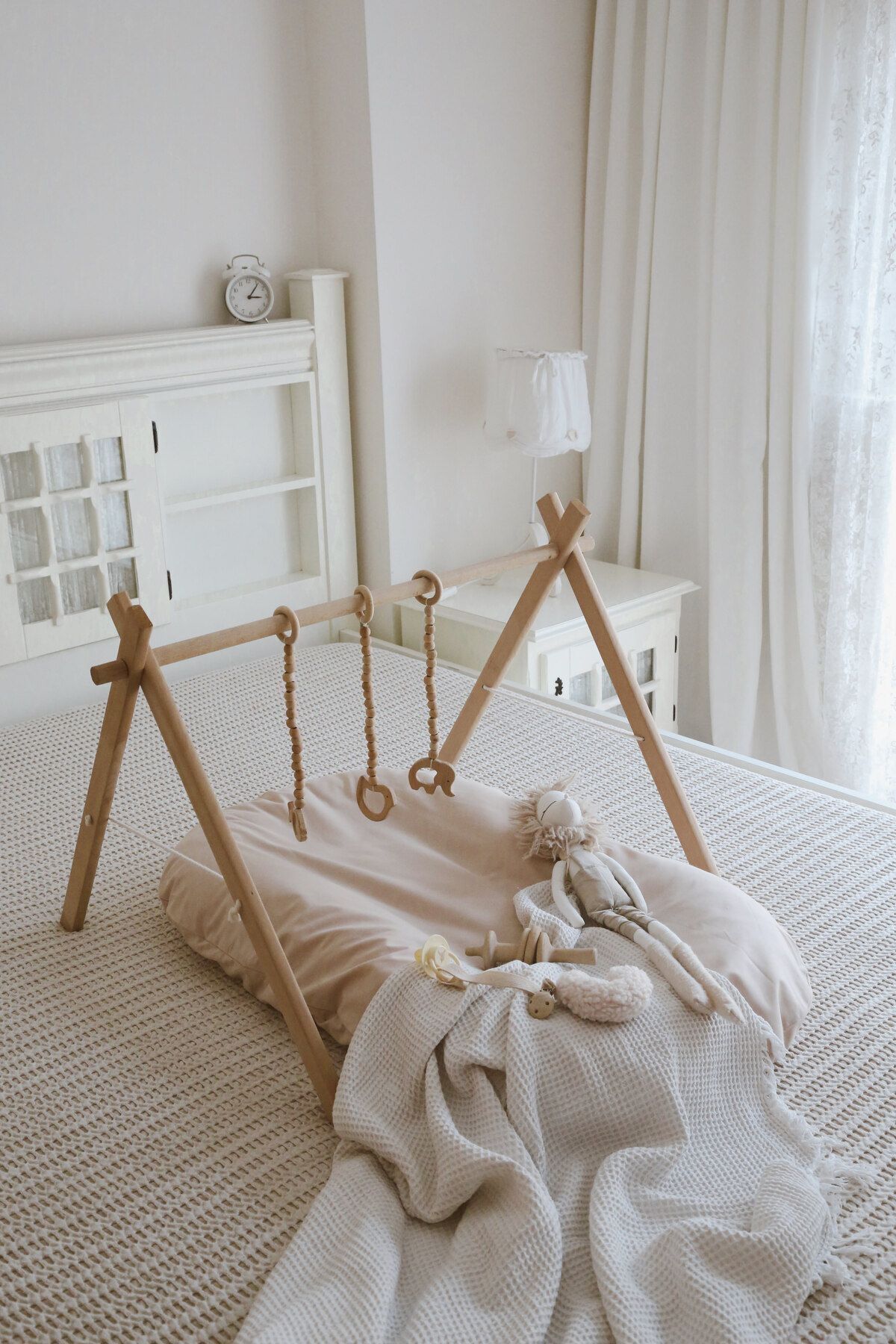 DERY BABY Ahşap Bebek Oyun Alanı (baby gym-aktivite merkezi)(ahşap oyuncaklar MİCKEY EMZİK askısı dahildir) fotoğrafı 3 (önizleme)