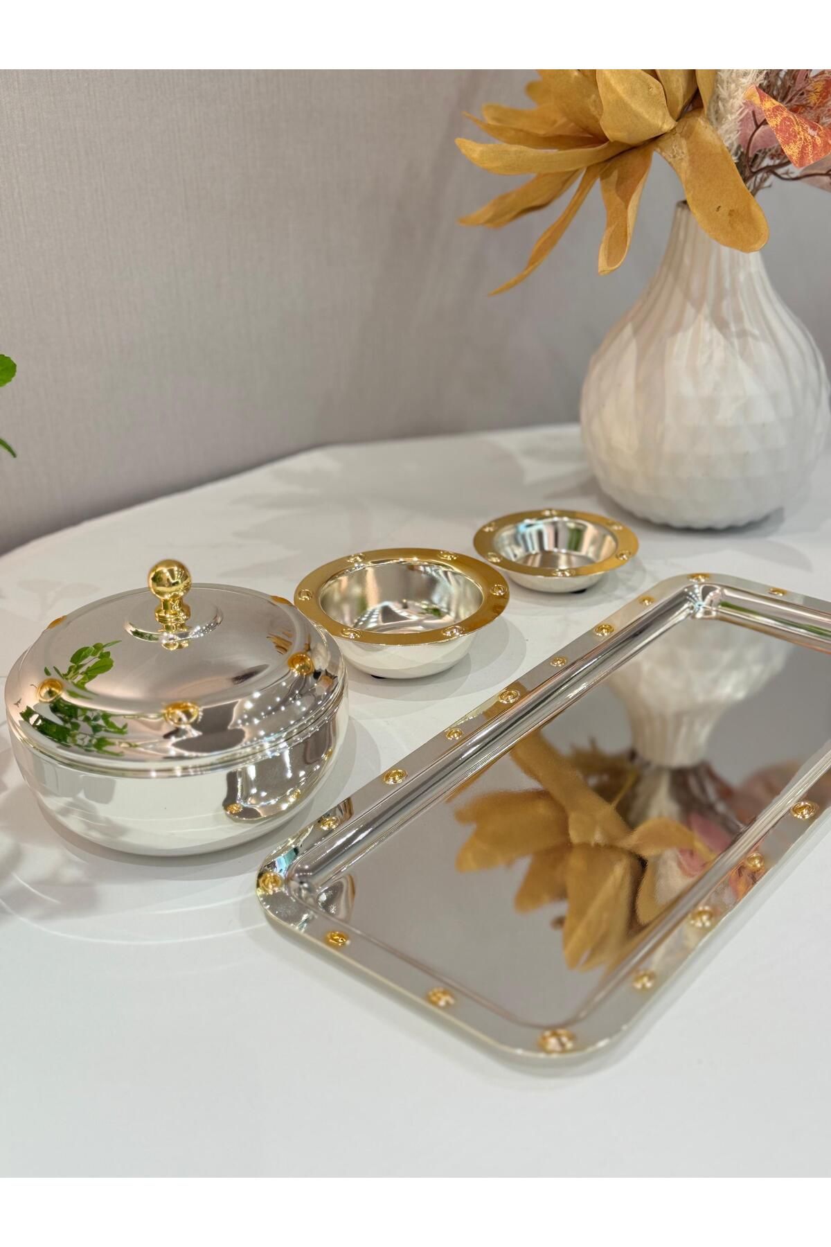 aljahwari-Date set with a water plate, a serving plate, and a two-color shiny Tabsi 3