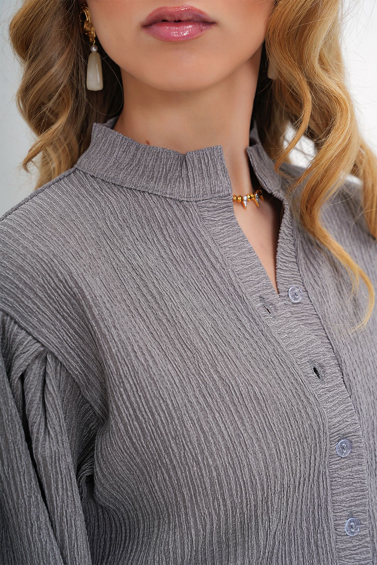 VAGGON-Balloon Sleeve Textured Shirt Blouse with Buttons on the Front of the Judge Collar 2